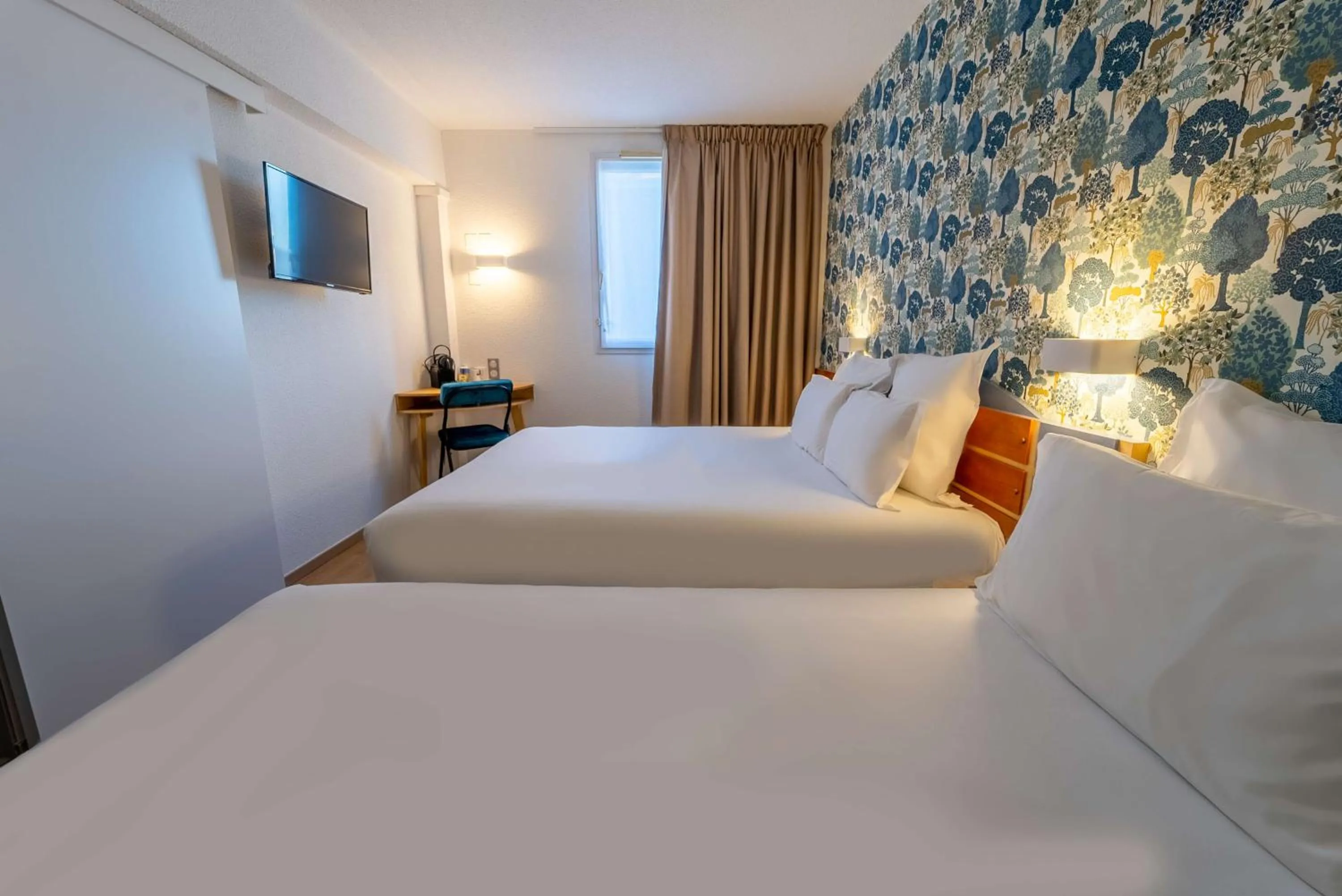 Standard Room with One Double Bed and One Single Bed in Sure Hotel by Best Western Sarlat-la-Canéda
