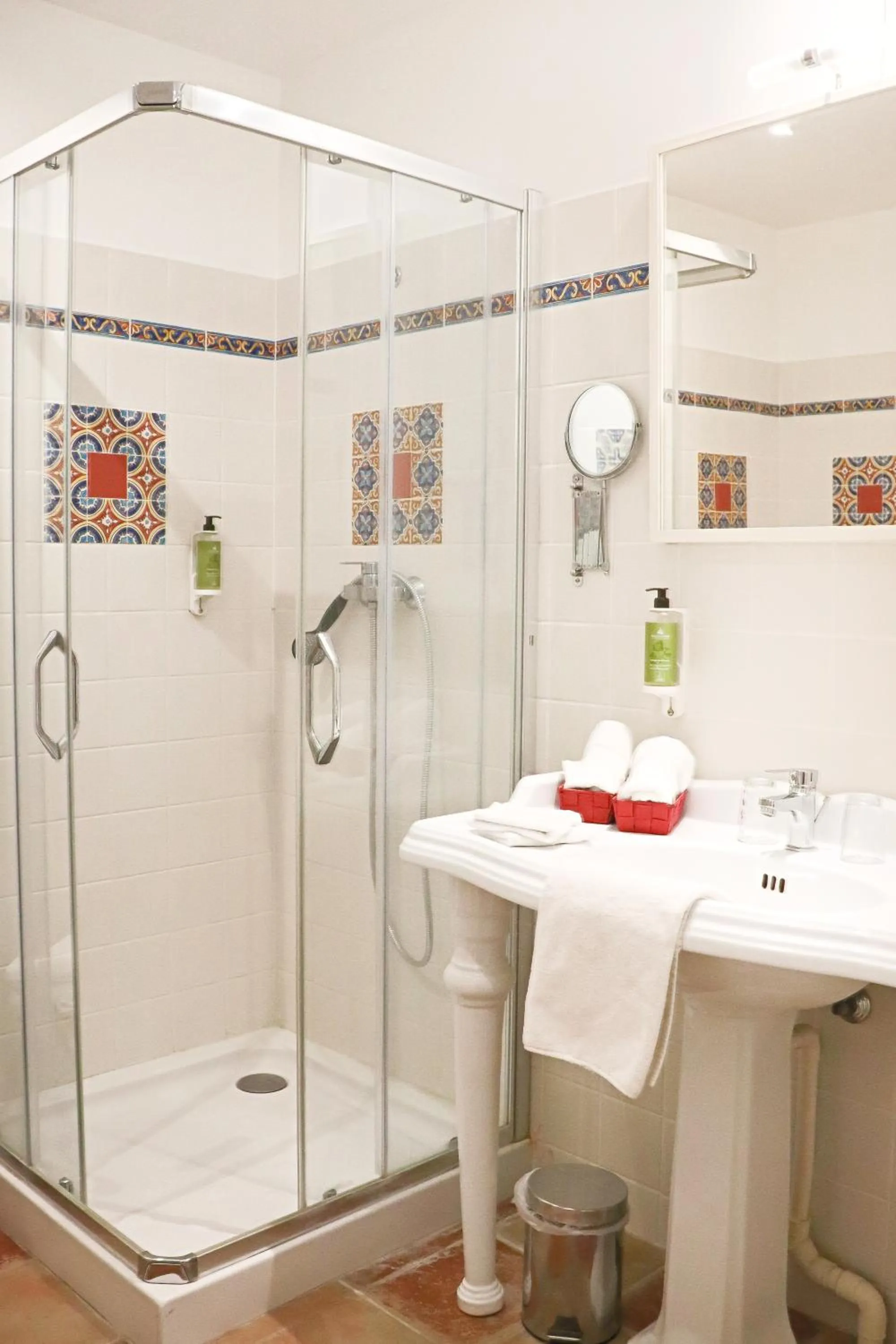 Two Connecting Double Rooms in Logis Hôtel La Villa Boucicaut