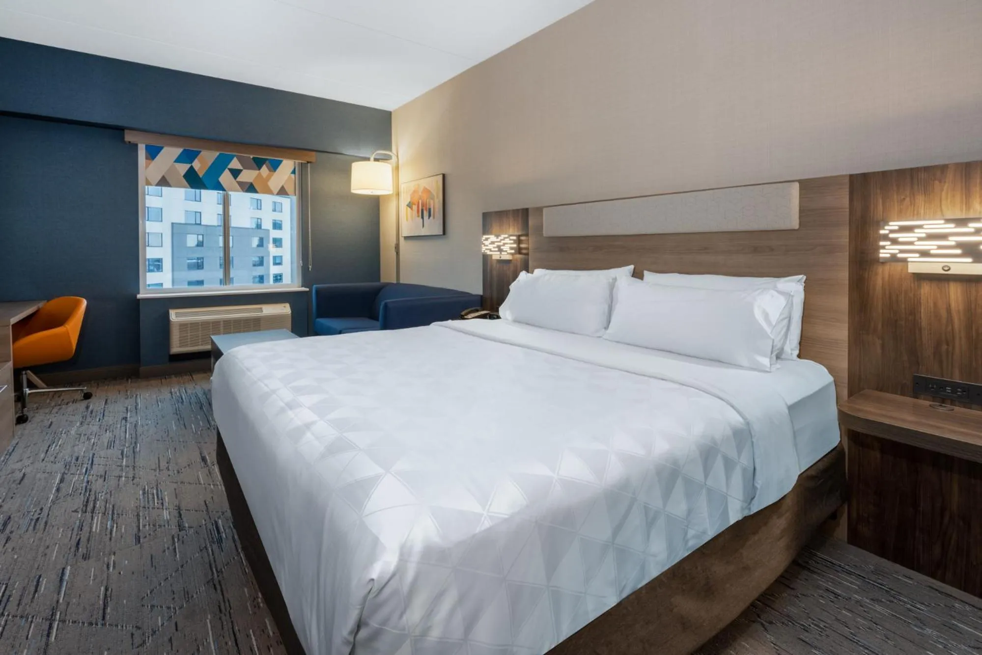 Standard King Room with Sofa Bed in Holiday Inn Express & Suites Vaughan-Southwest by IHG
