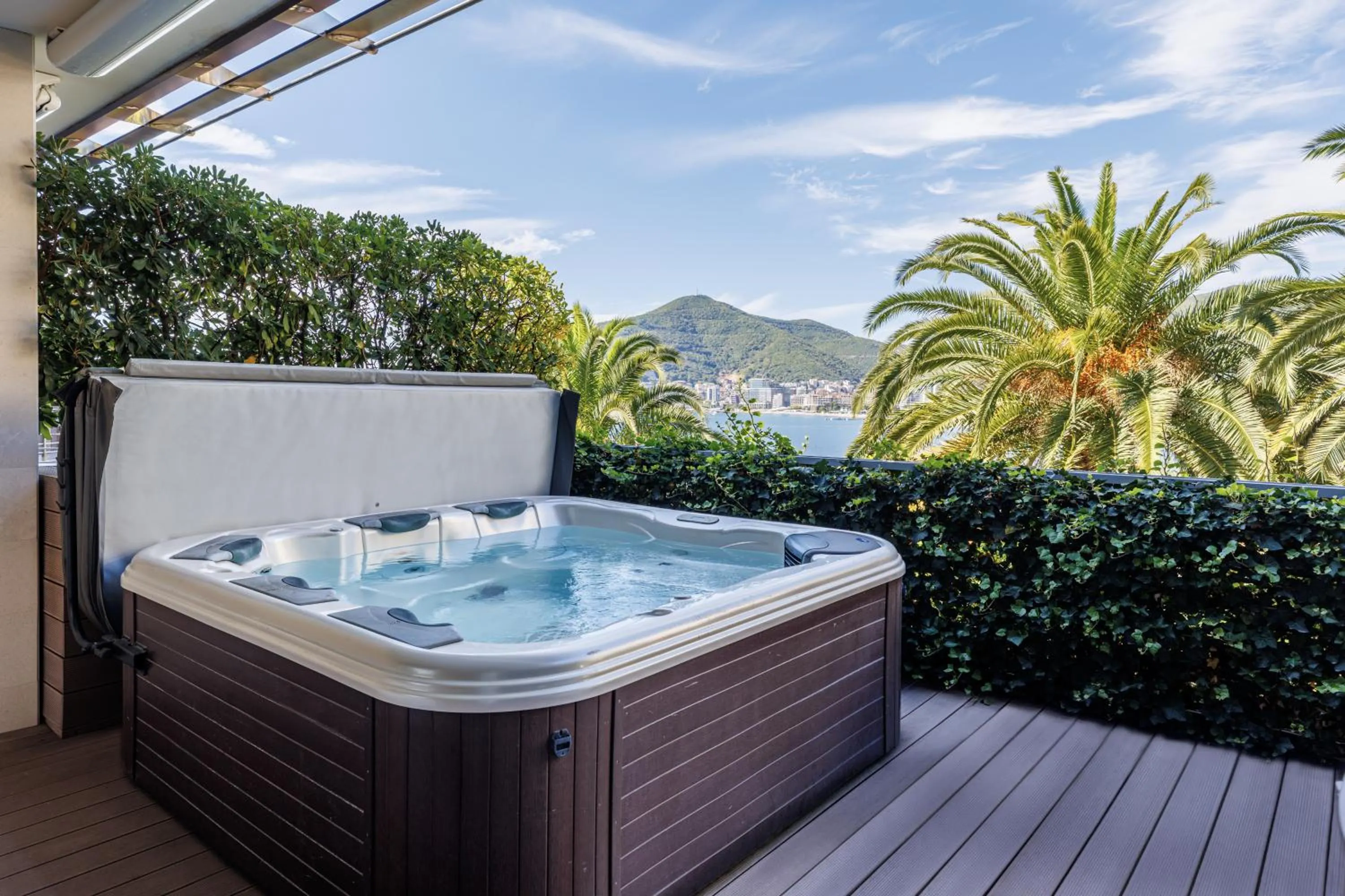 Deluxe One-Bedroom Apartment with Sea View in Dukley Hotel & Resort