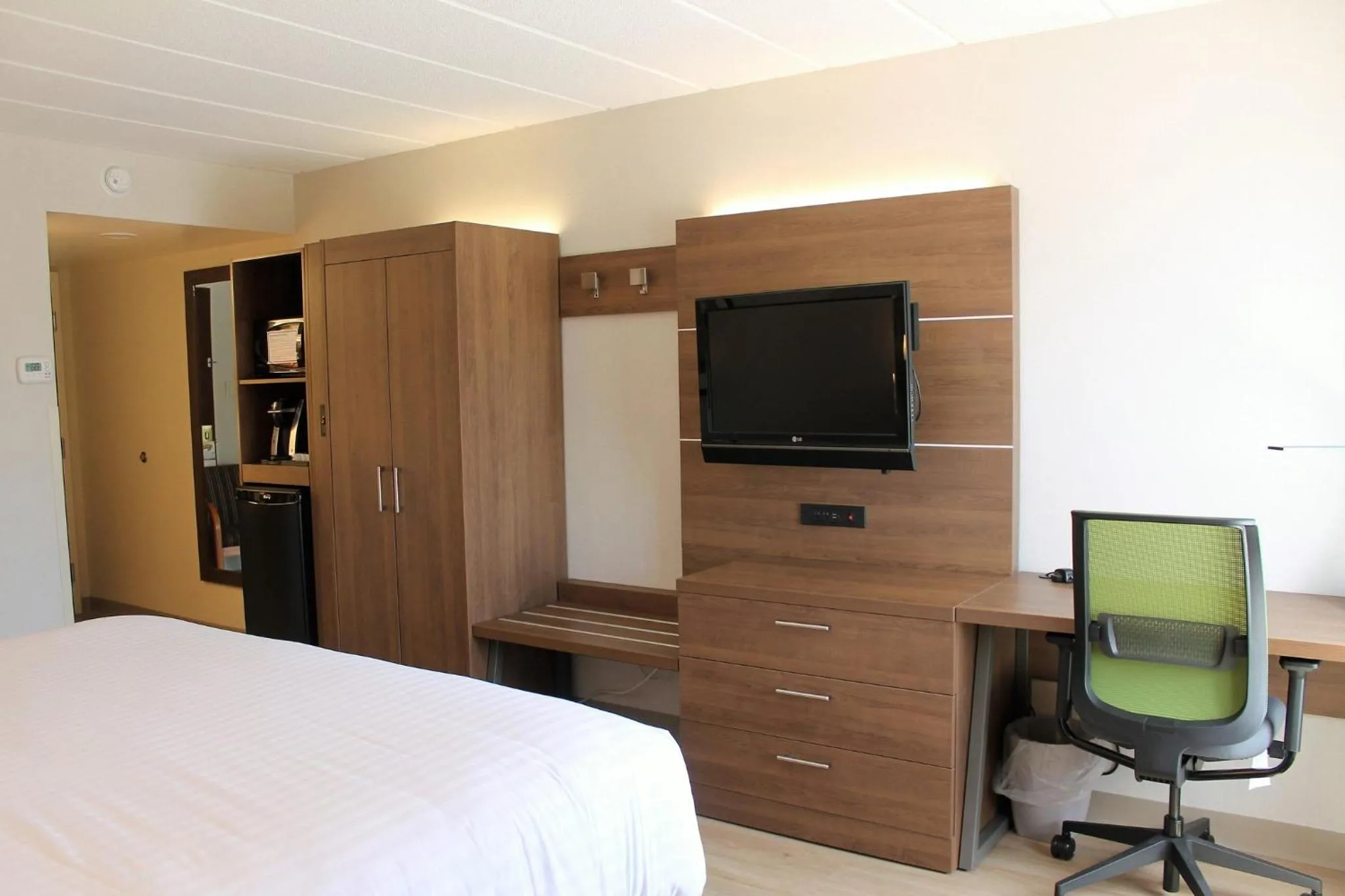 Standard King Room in Holiday Inn Express Hotel & Suites Charlottetown by IHG