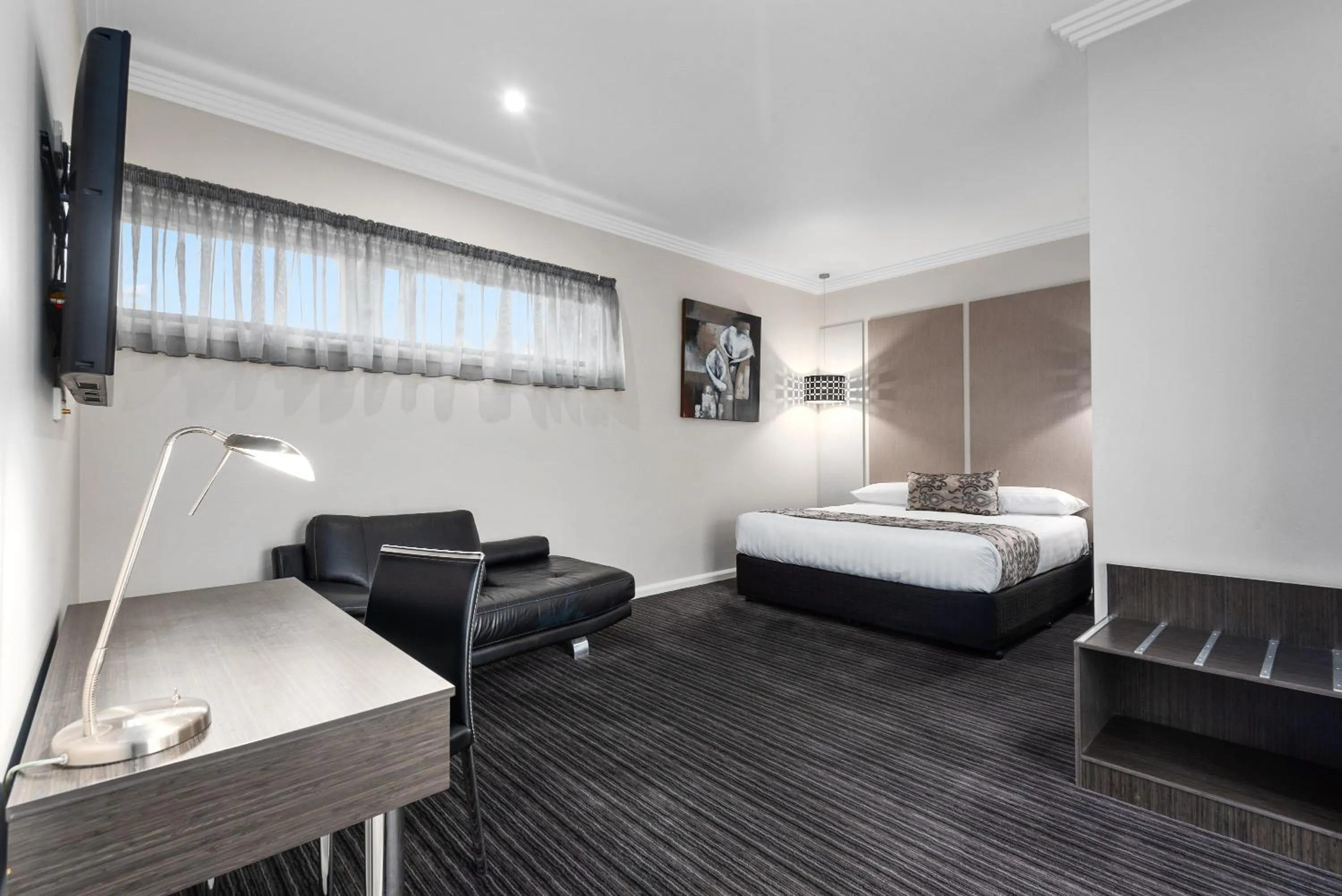 One-Bedroom Apartment in Comfort Inn Deakin Palms