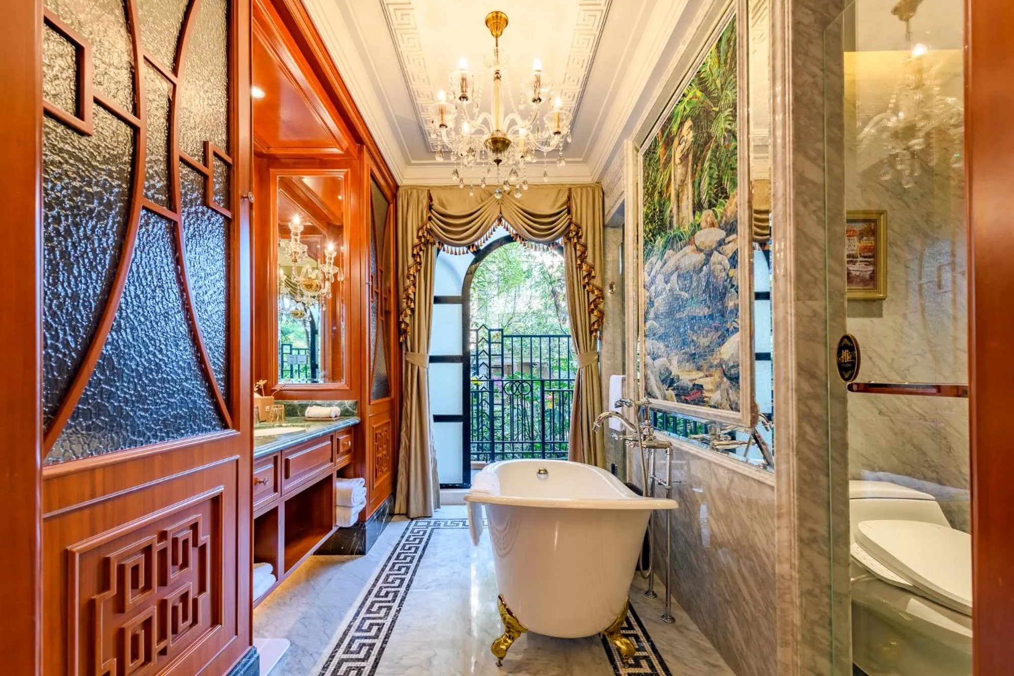 Moller Terrace Room - 2 Breakfast & Welcome fruits and snacks & Free mini-bar drinks on the first day in Shanghai Moller Villa Hotel - National Historic and Cultural Relics Protection Building