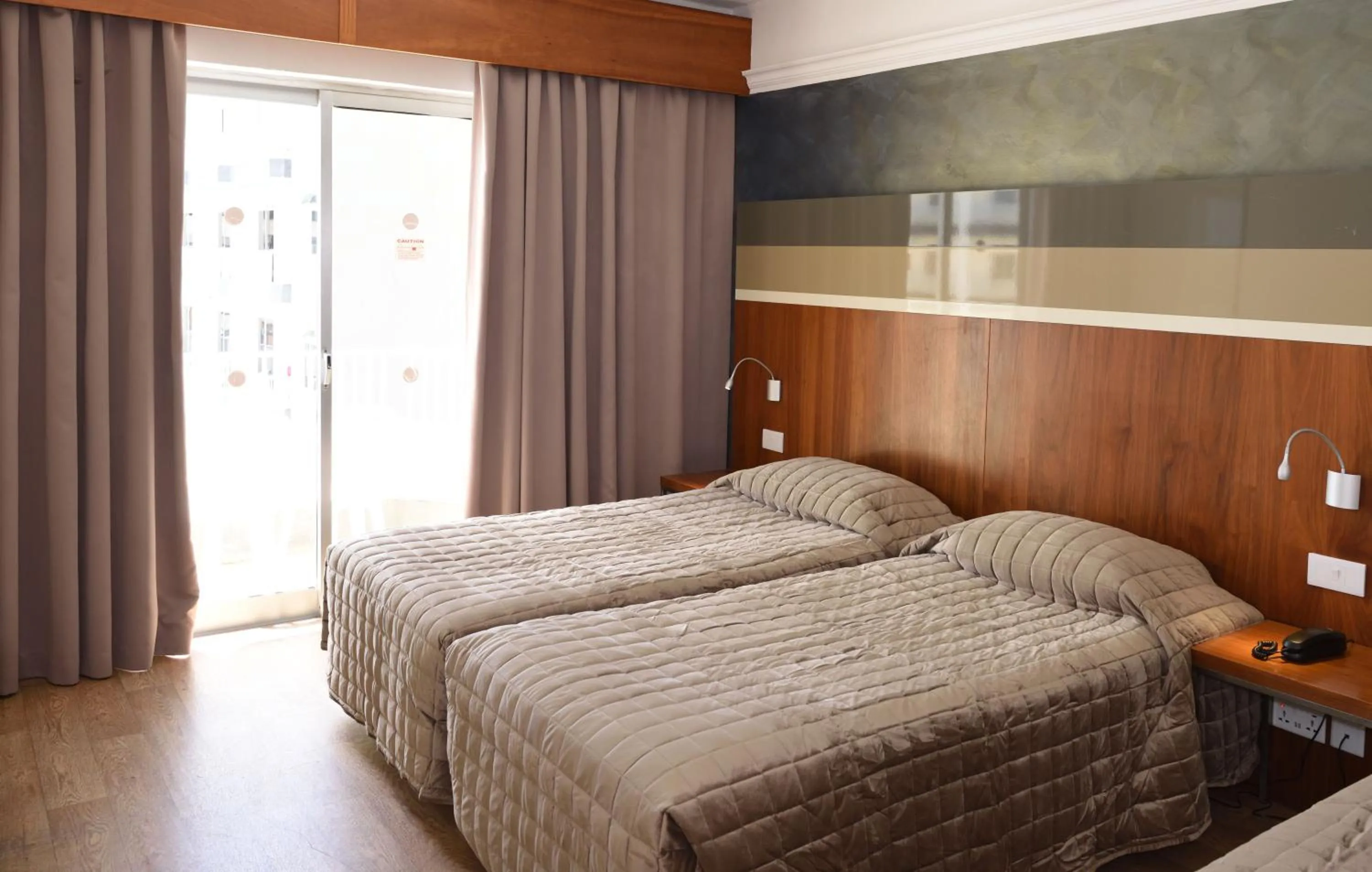 Twin Room in Topaz Hotel