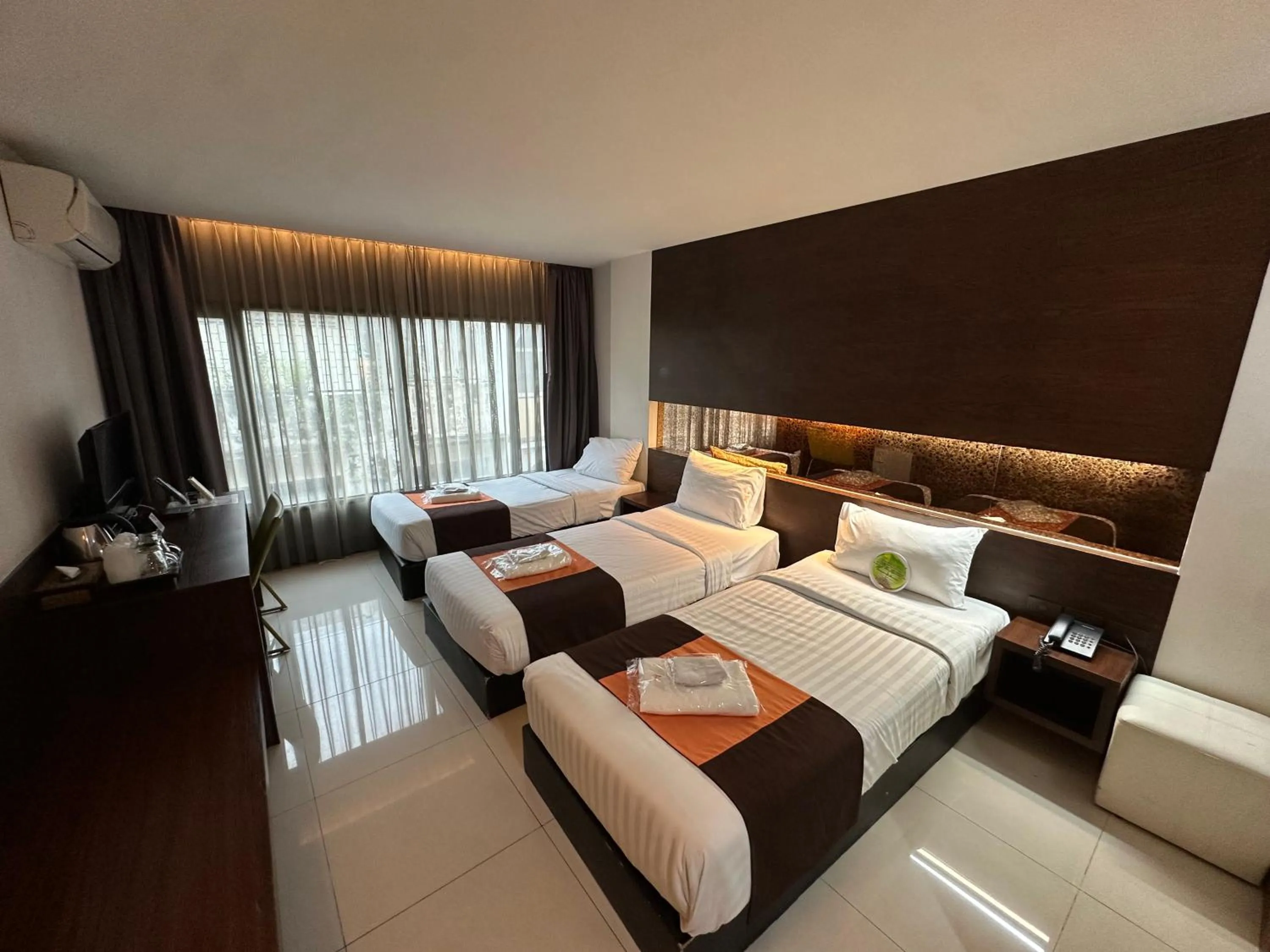 Deluxe Triple Room in Collection O The Bangkok Airport Link Suite