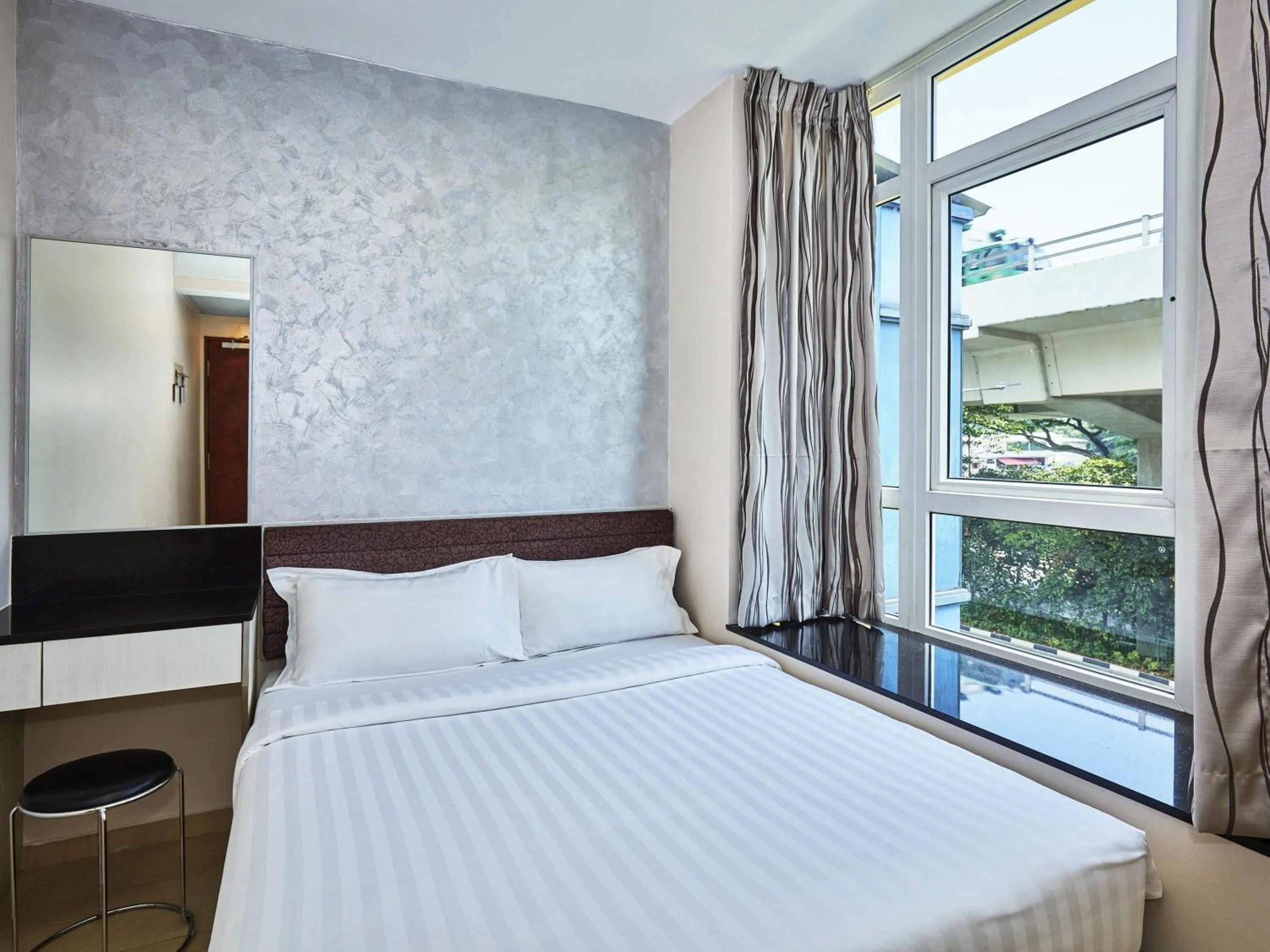 Superior Double Room in ibis budget Singapore Mount Faber