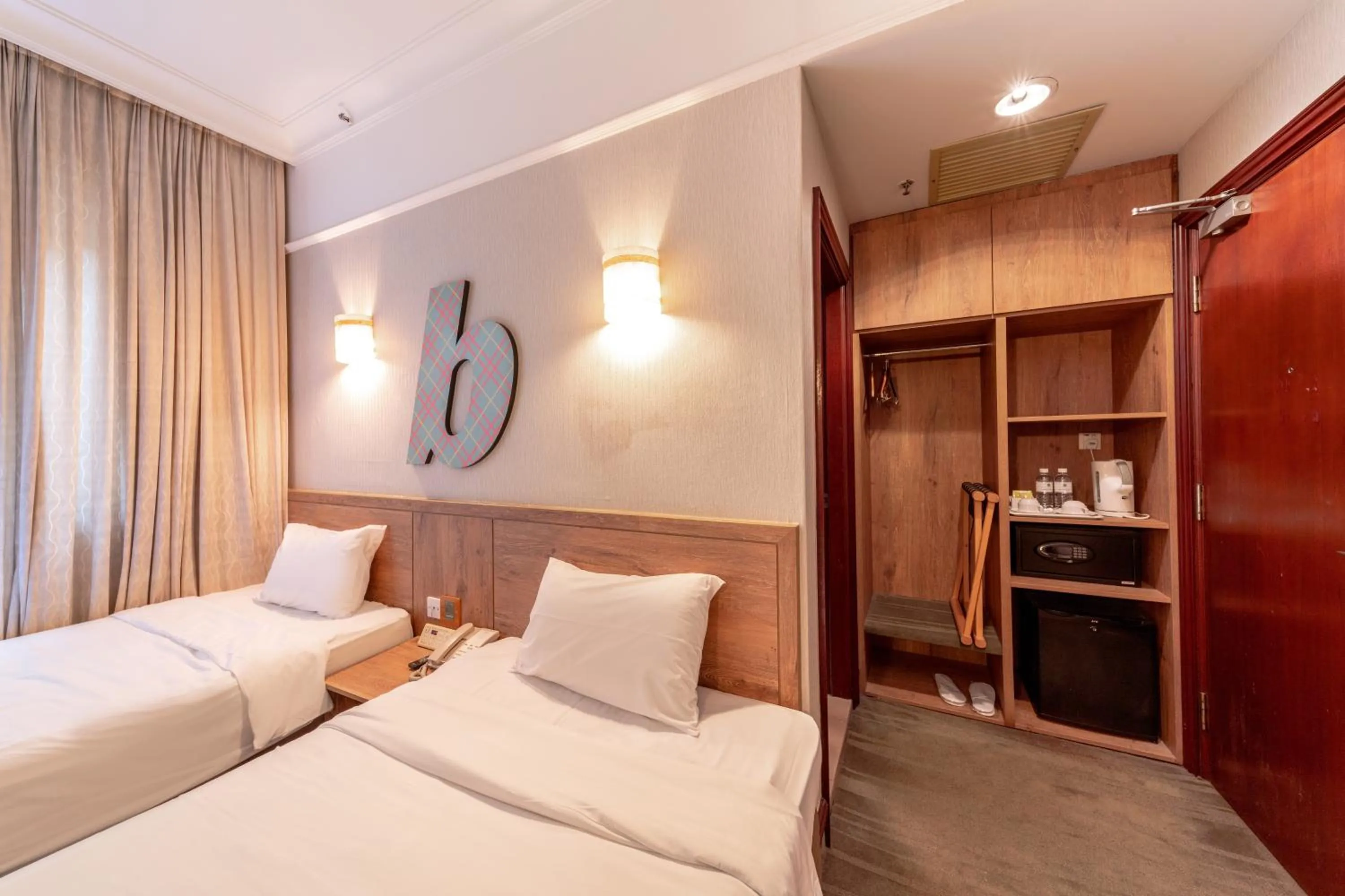 Deluxe Twin Room in Hotel Bencoolen Singapore