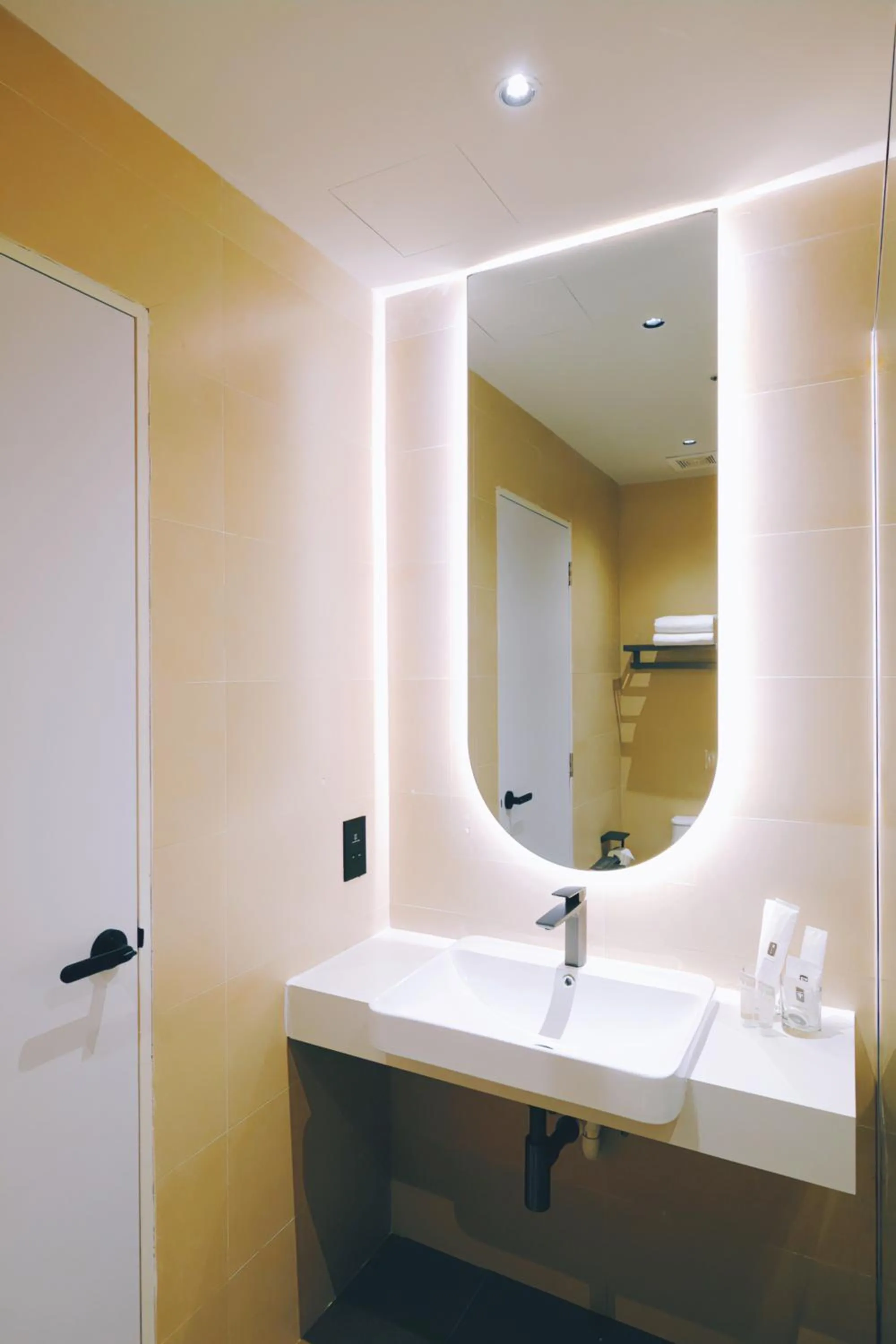 Superior Queen Room in Rest Bugis Hotel