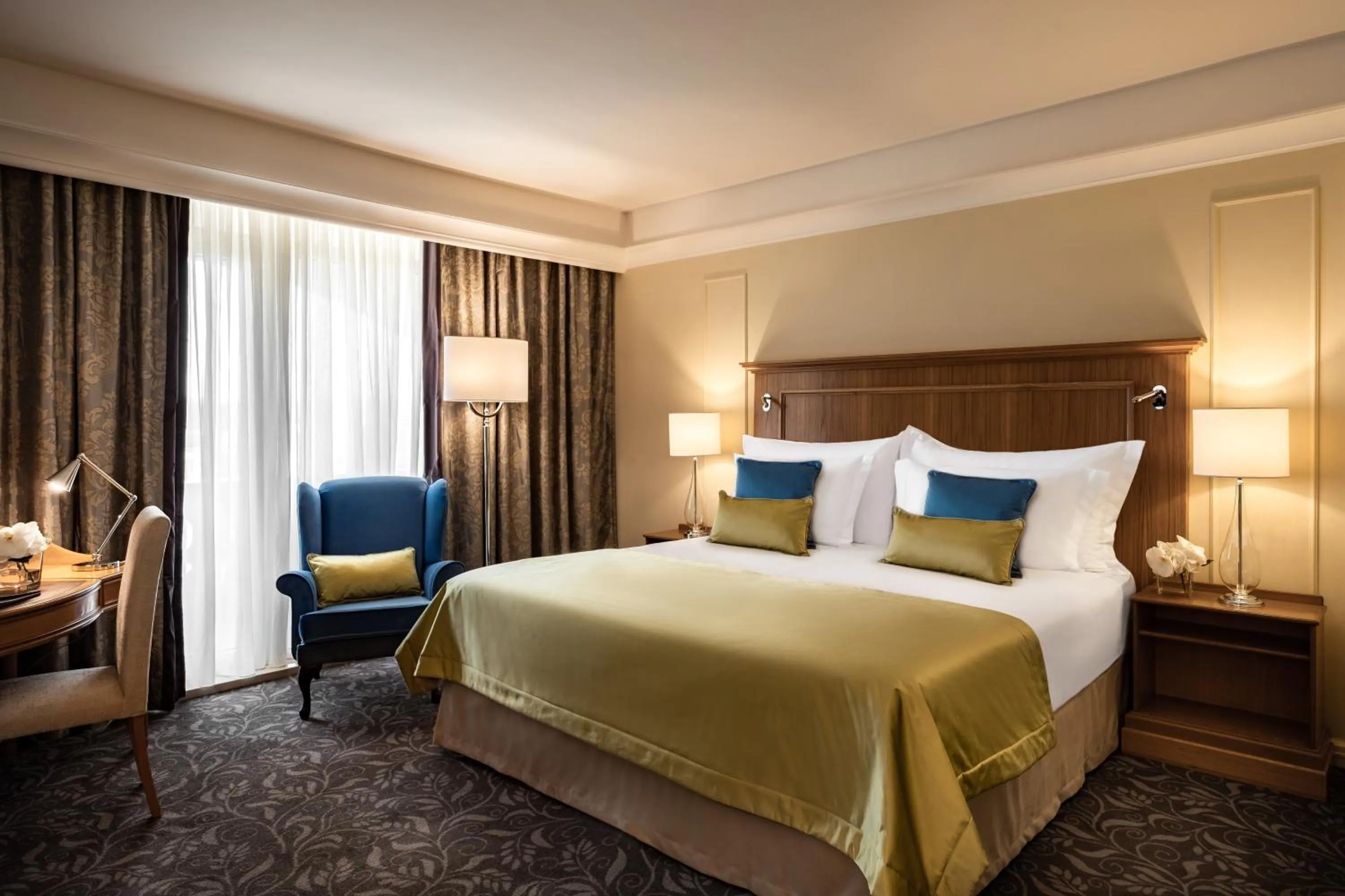 Deluxe Queen Room in Corinthia Palace Malta