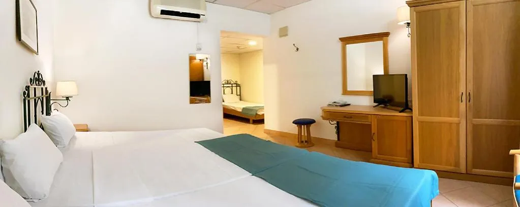 Standard Quadruple Room in Hotel Kennedy Nova