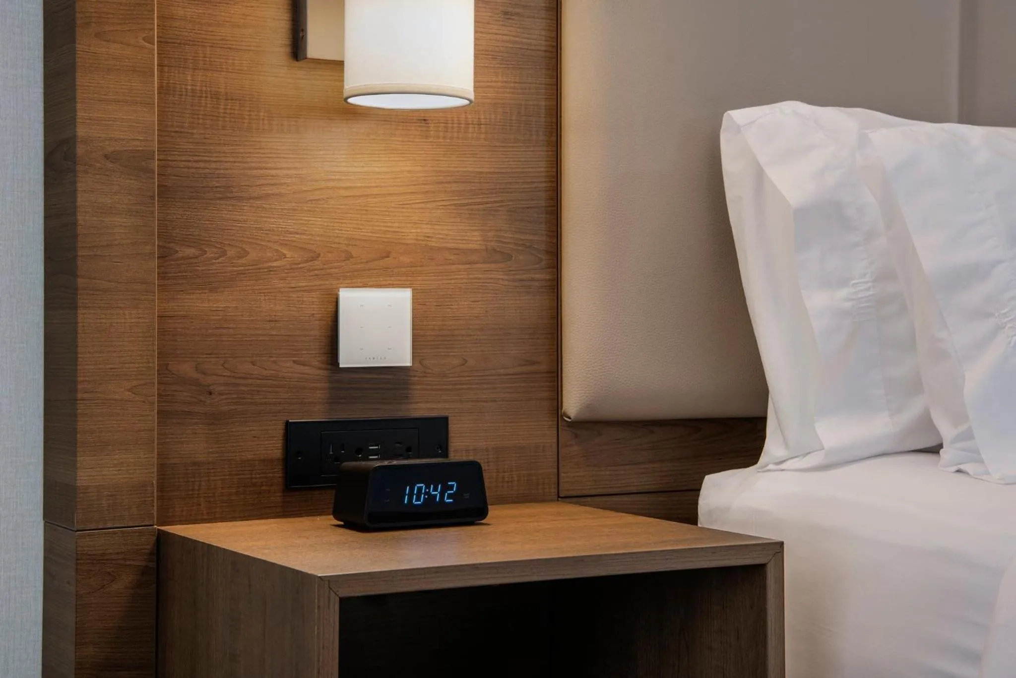 Queen Room - Mobility Access Roll in Shower/Non-Smoking in Holiday Inn Express Hotel & Suites Saskatoon by IHG