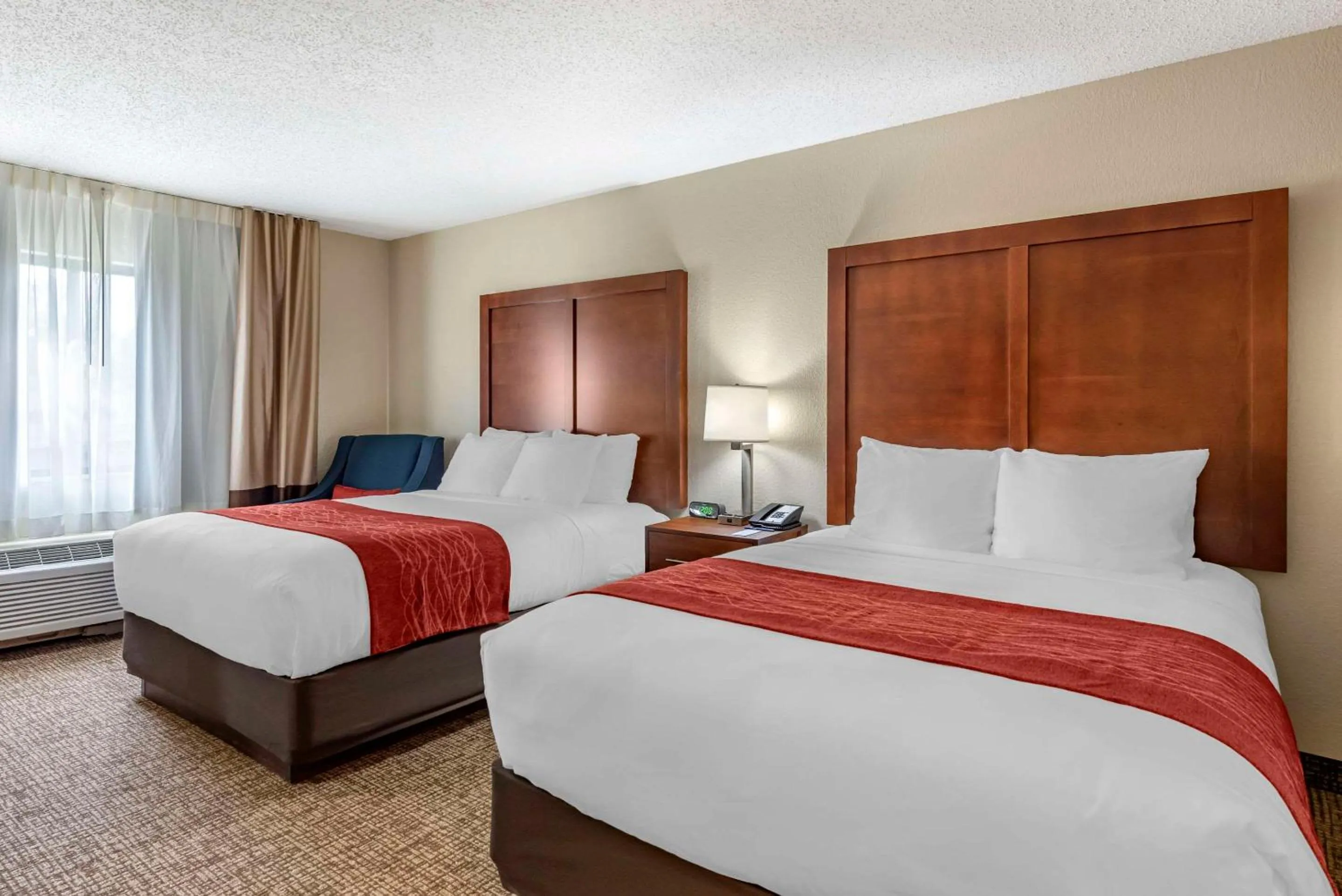 Queen Room with Two Queen Beds - Non-Smoking in Comfort Inn & Suites Middletown - Franklin