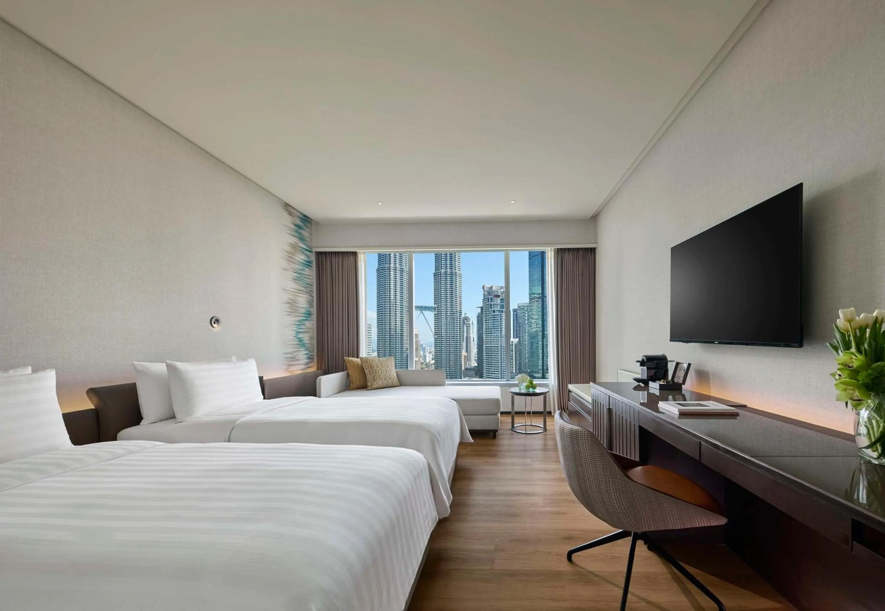 Traders Club Twin Towers View Room – Twin bed (Newly Refurbished) in Traders Hotel, Kuala Lumpur