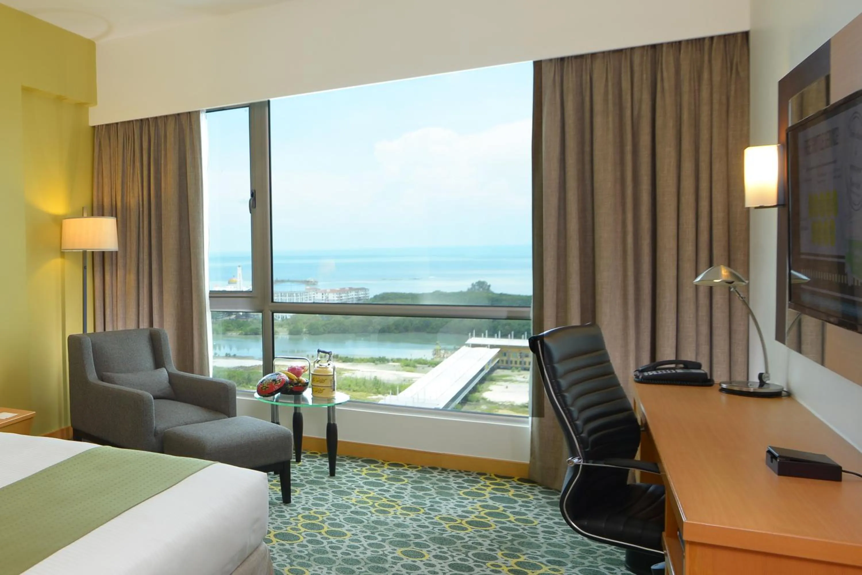 1 King Bed Standard Lounge Access City View in Holiday Inn Melaka by IHG