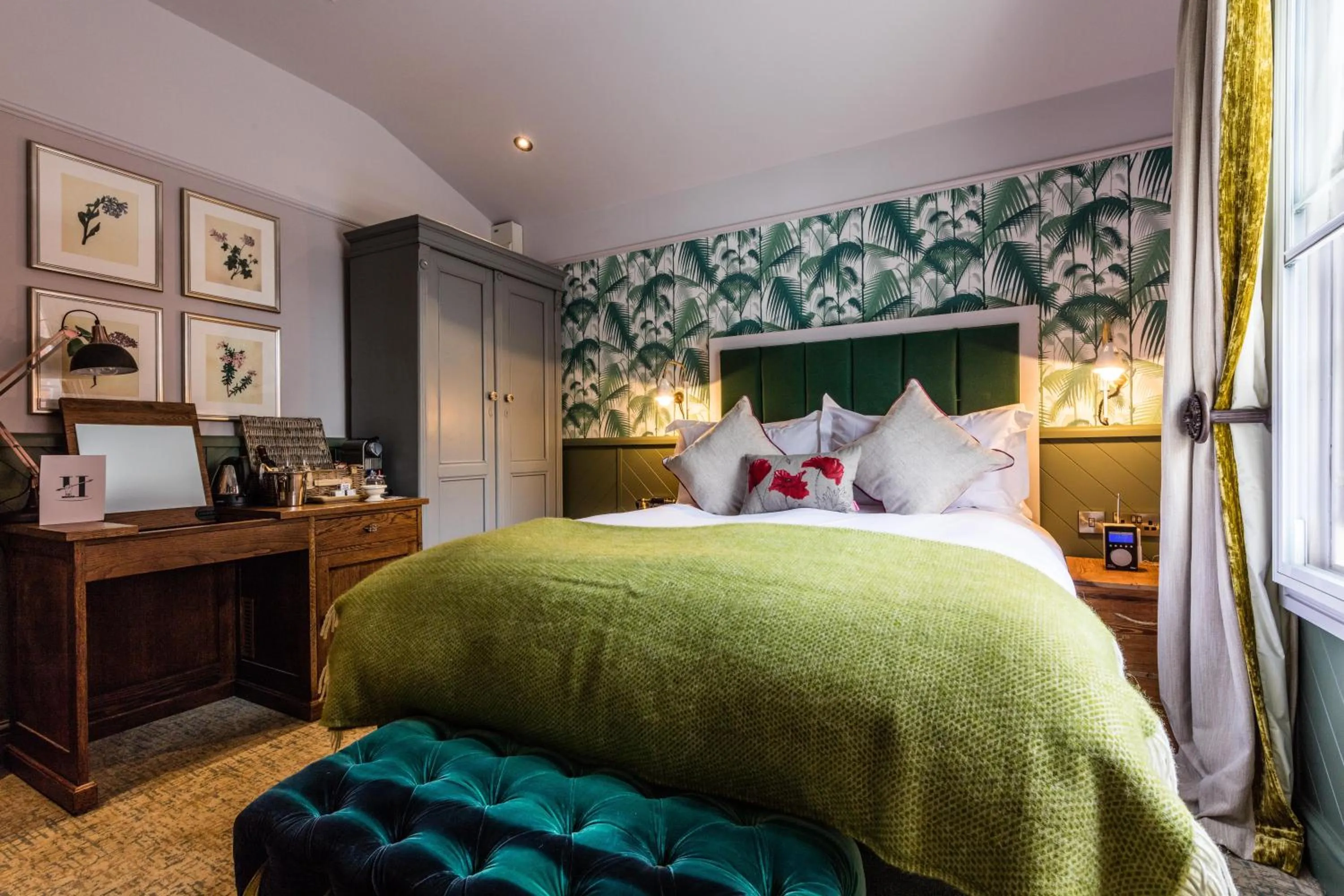 Double Room in Hand and Spear