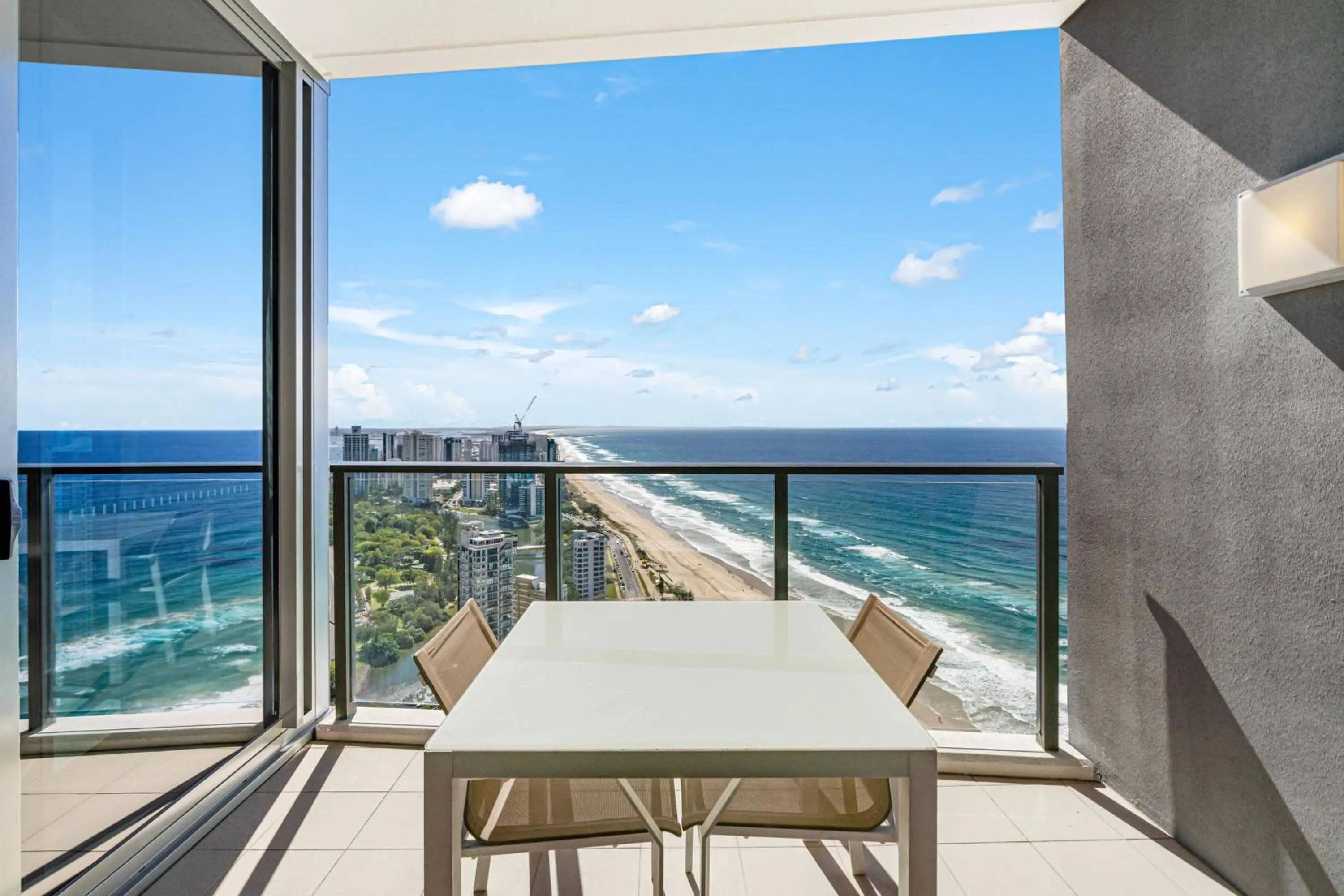 One-Bedroom Apartment with Ocean View in Rhapsody Resort - Official