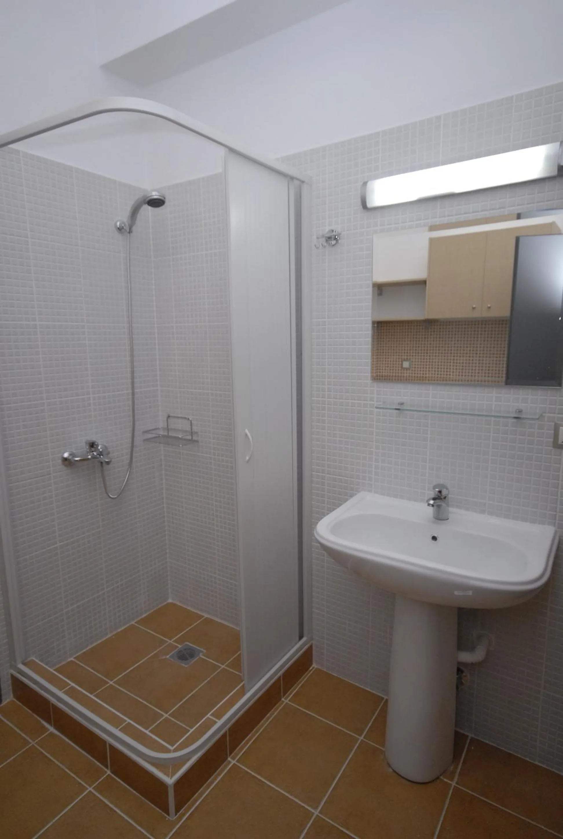 6 Bed Private Room in RentRooms Thessaloniki