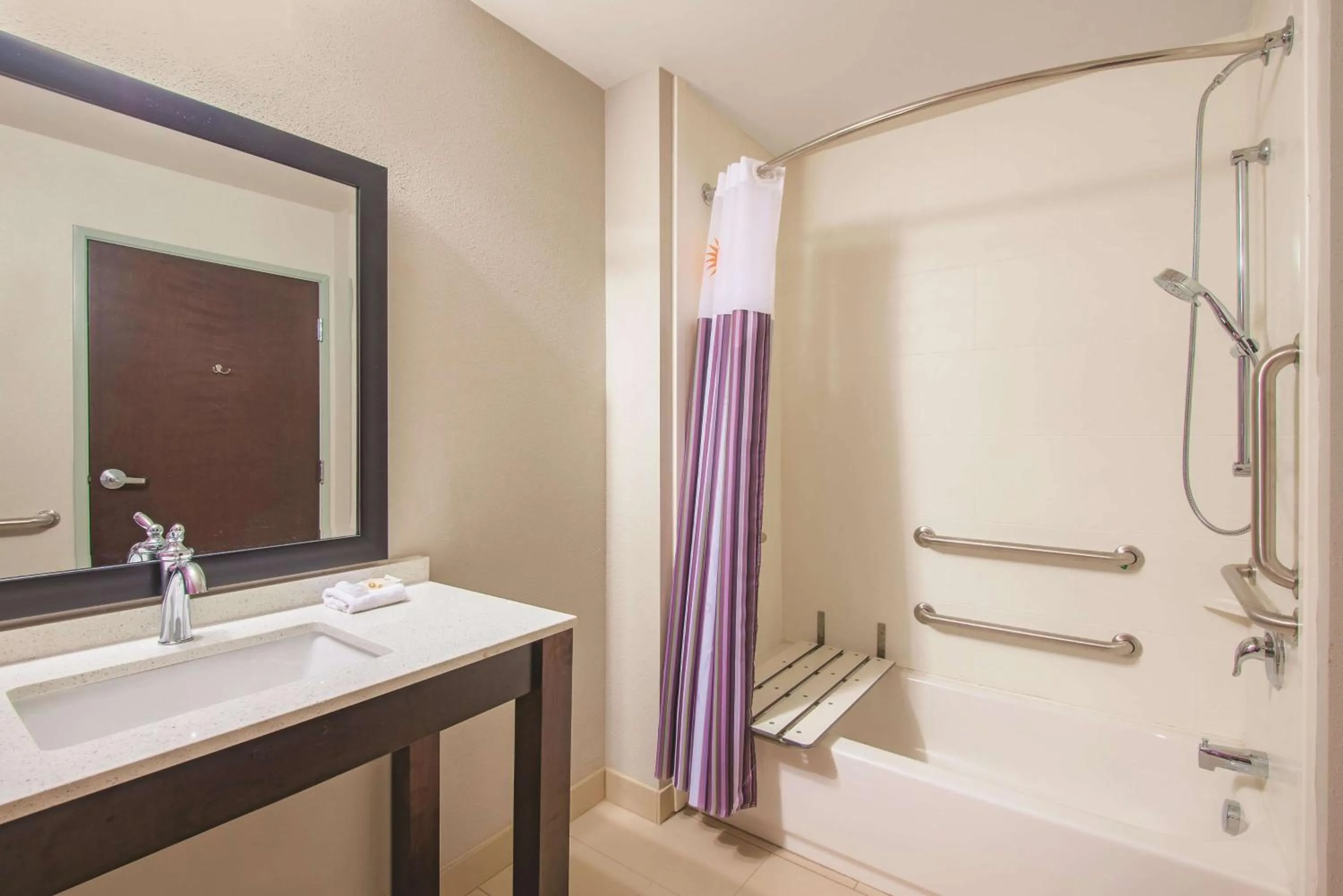 King Room - Disability Access in La Quinta by Wyndham York