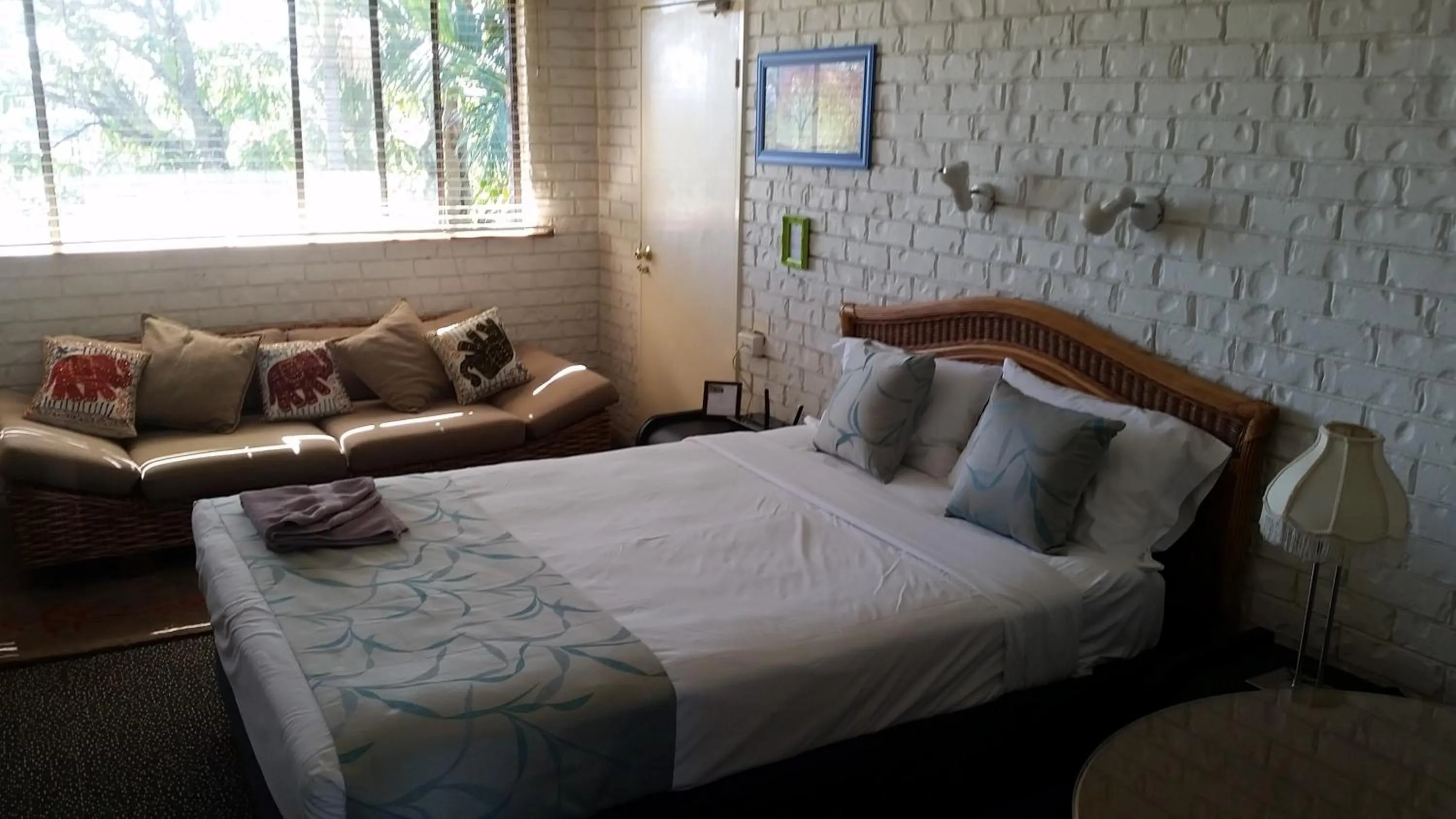 Standard Double Room in Holland Park Motel