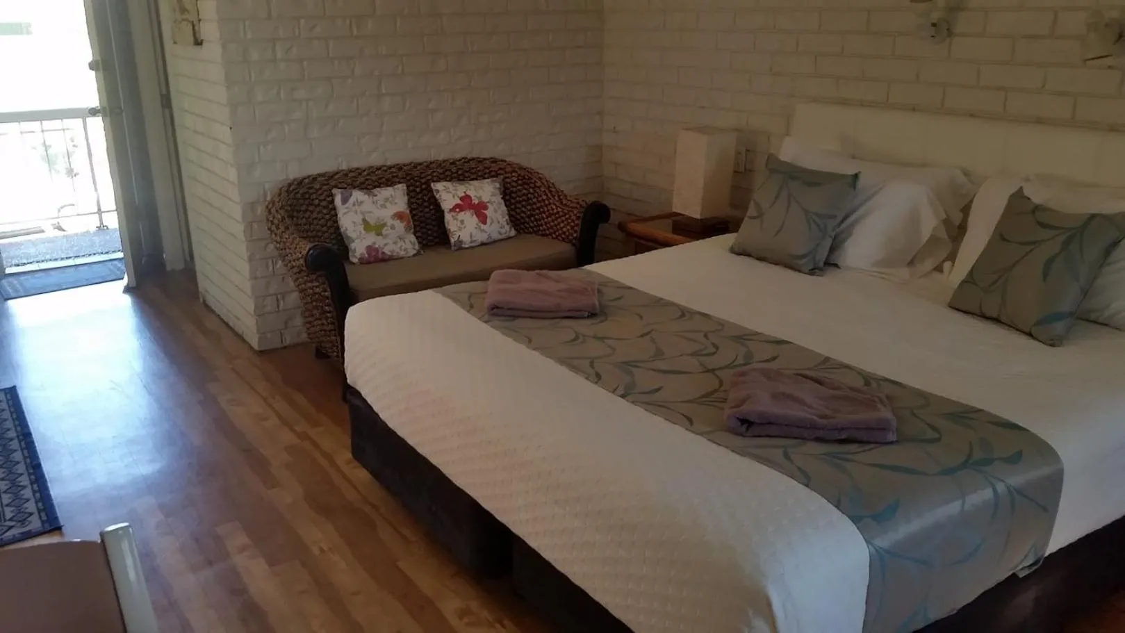 Standard King Room in Holland Park Motel