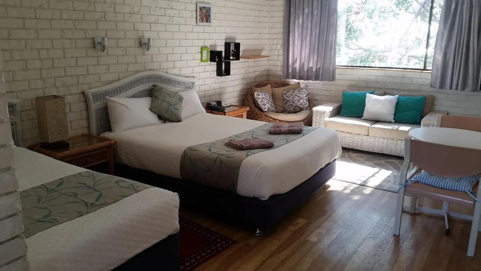 Standard Twin Room in Holland Park Motel