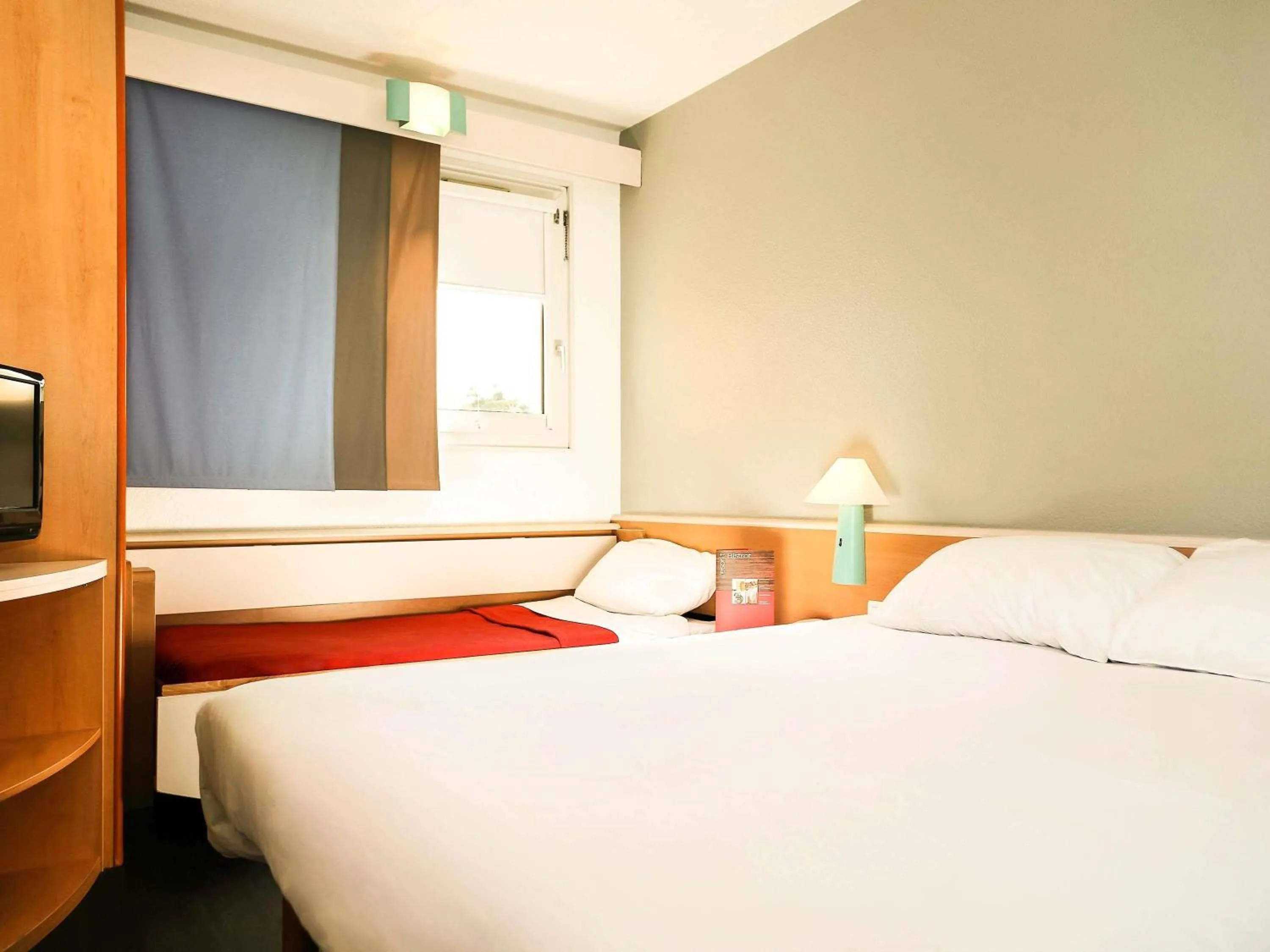 Standard Room with One Double Bed and One Single Bed in ibis Orange Centre Echangeur A7 A9