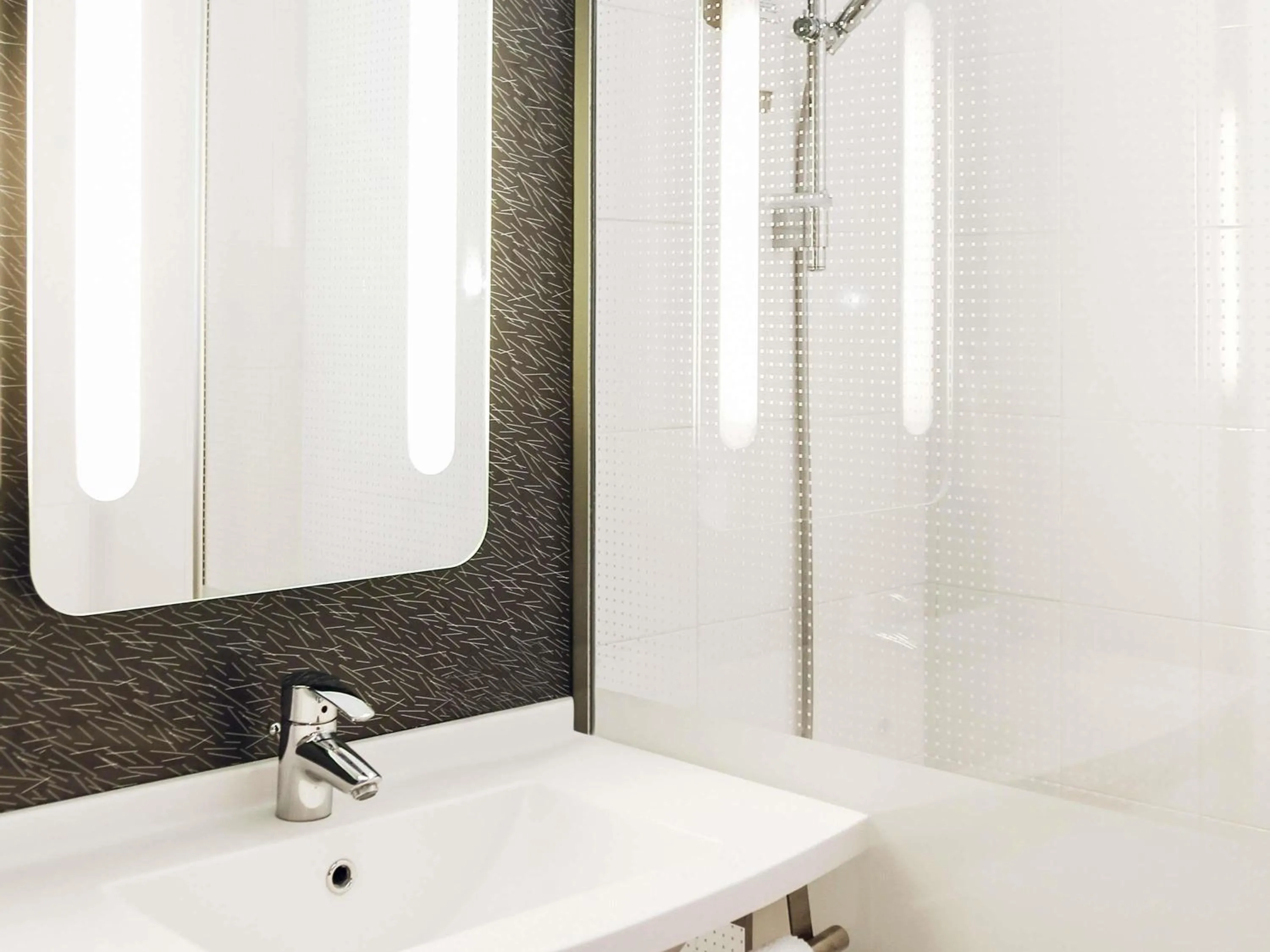 Standard Room with One Double Bed and One Single Bed in ibis Orange Centre