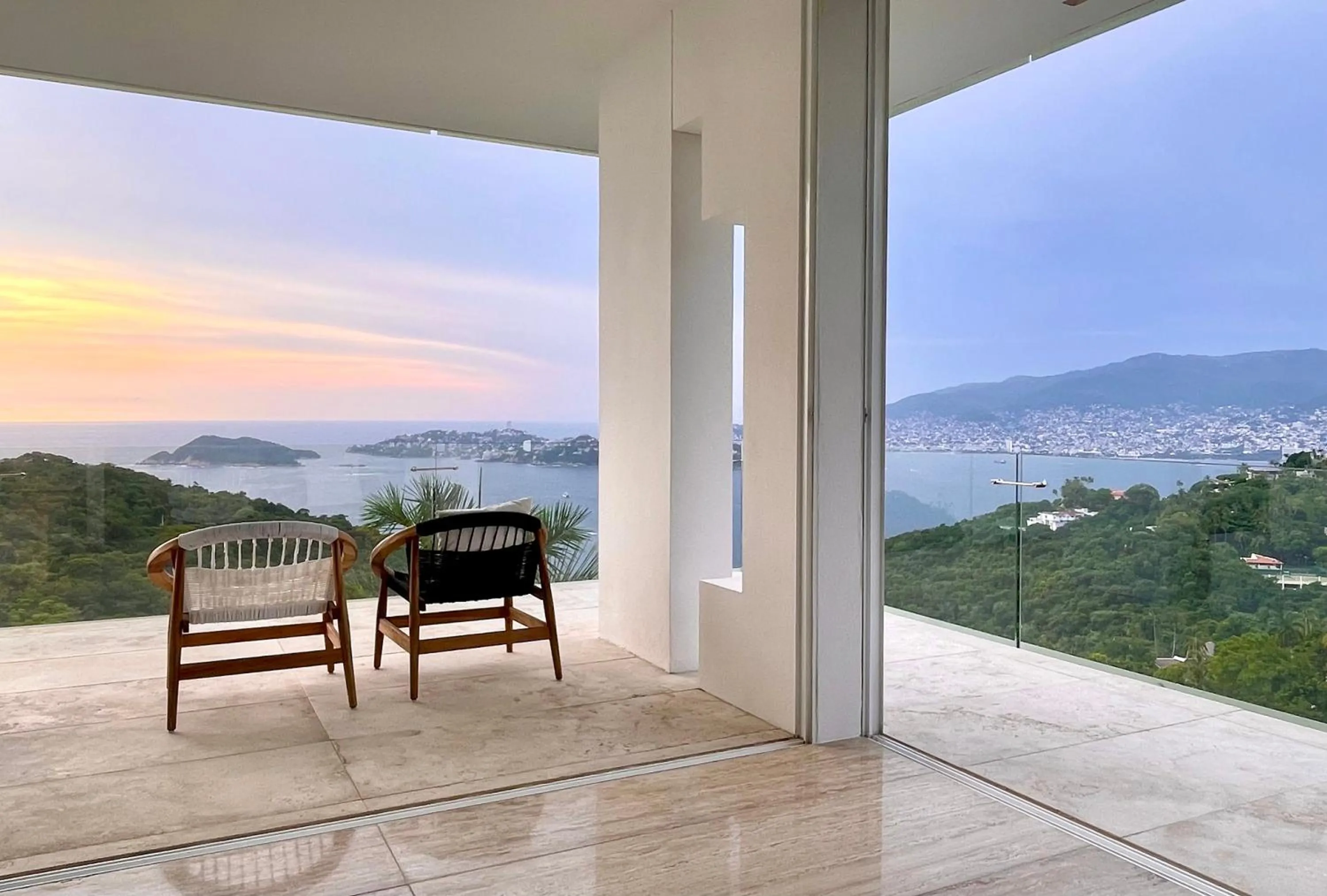 Corner Suite in Encanto Acapulco