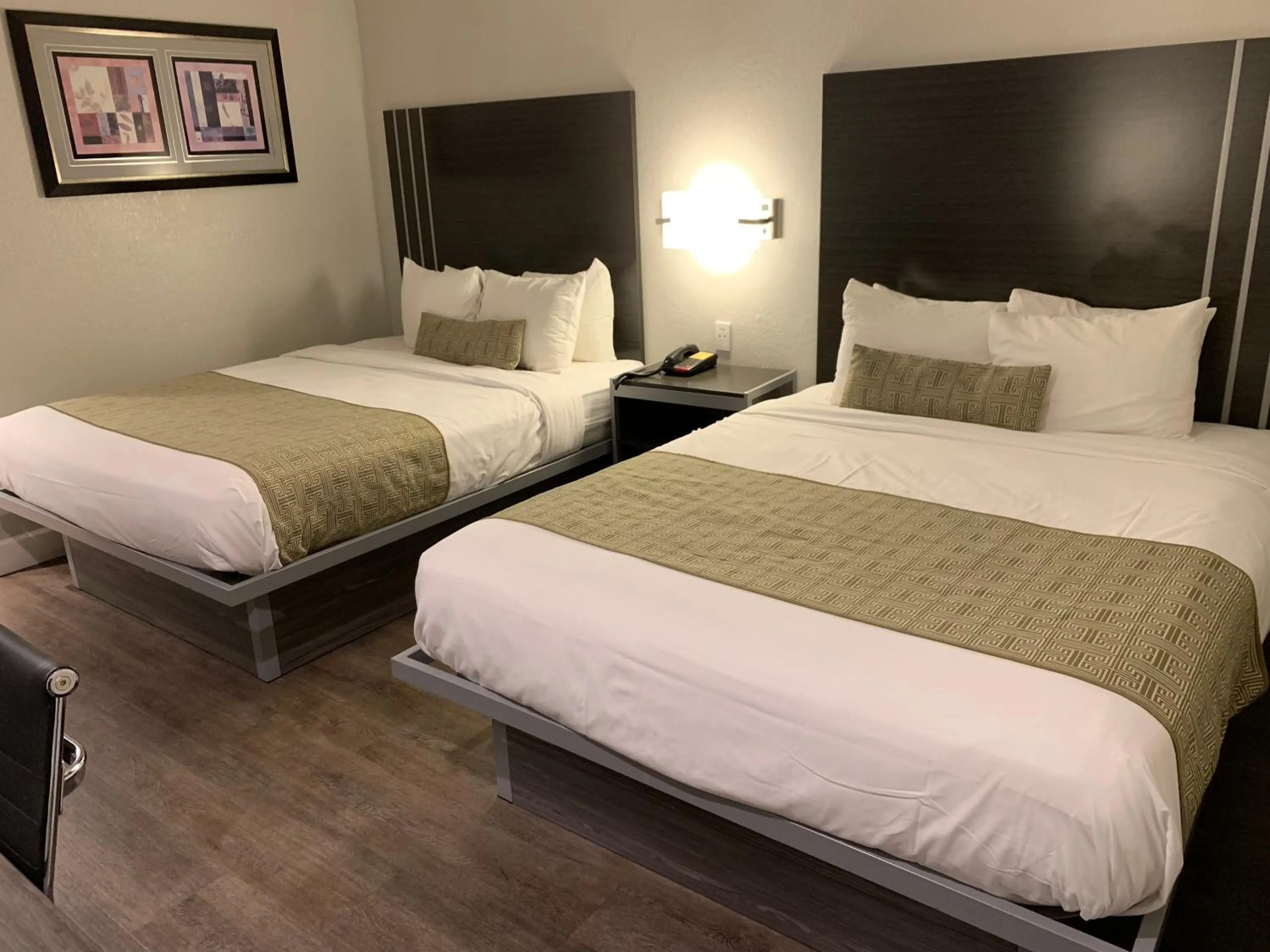 Deluxe Queen Room with Two Queen Beds in Sand Castle Inn