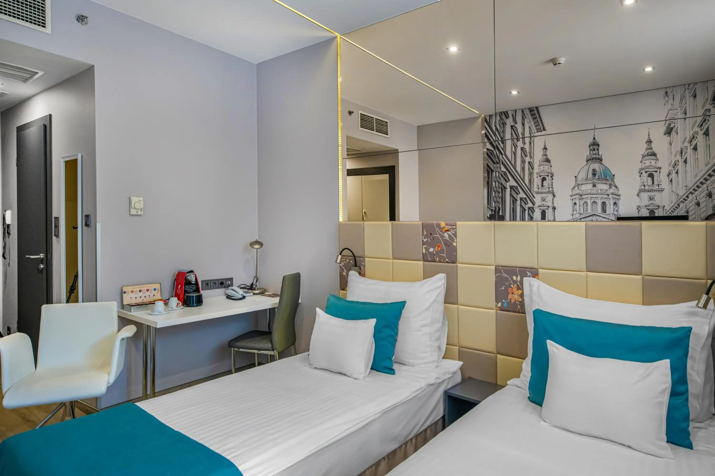 Superior Twin Room in Hotel President