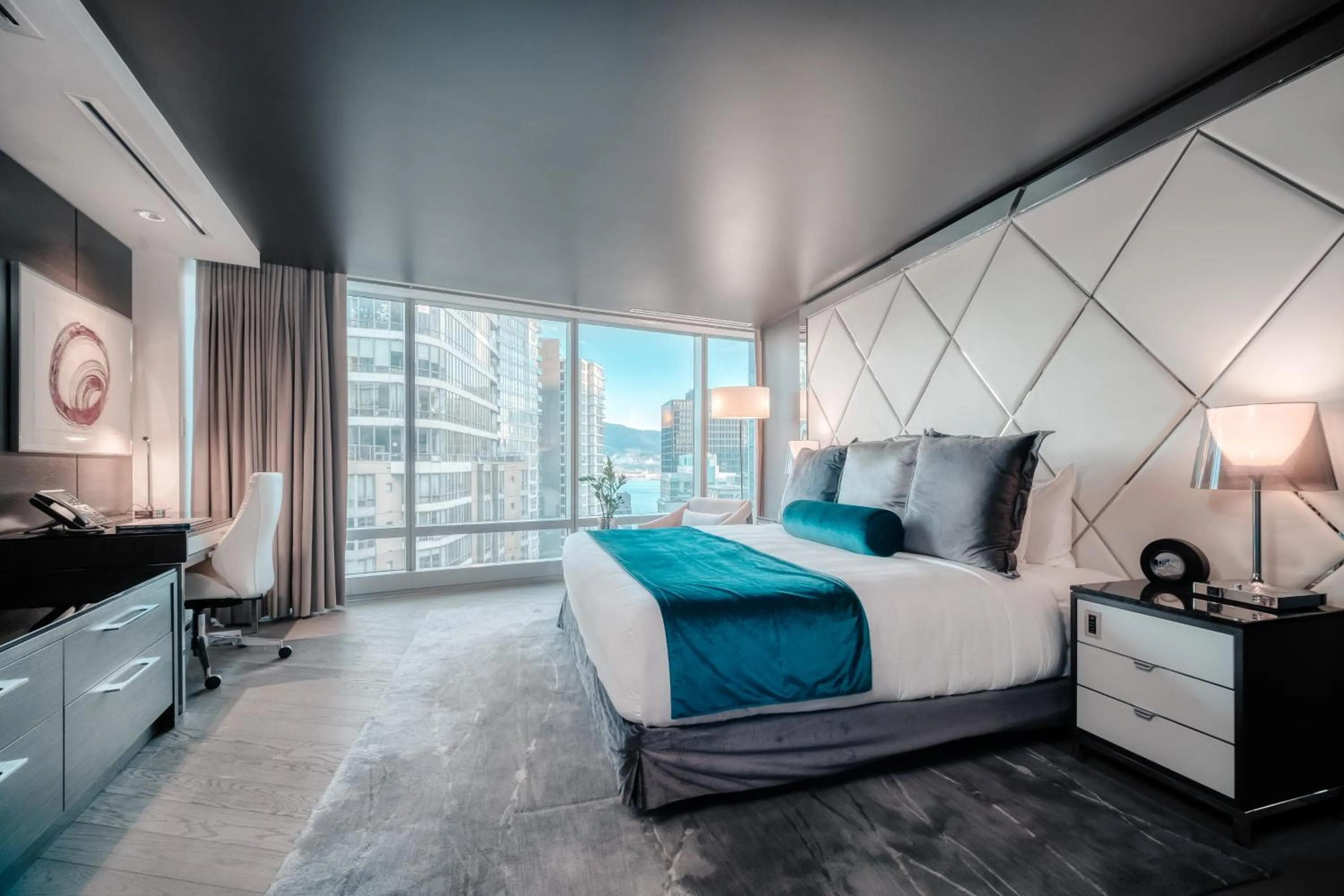 Executive King in Paradox Vancouver