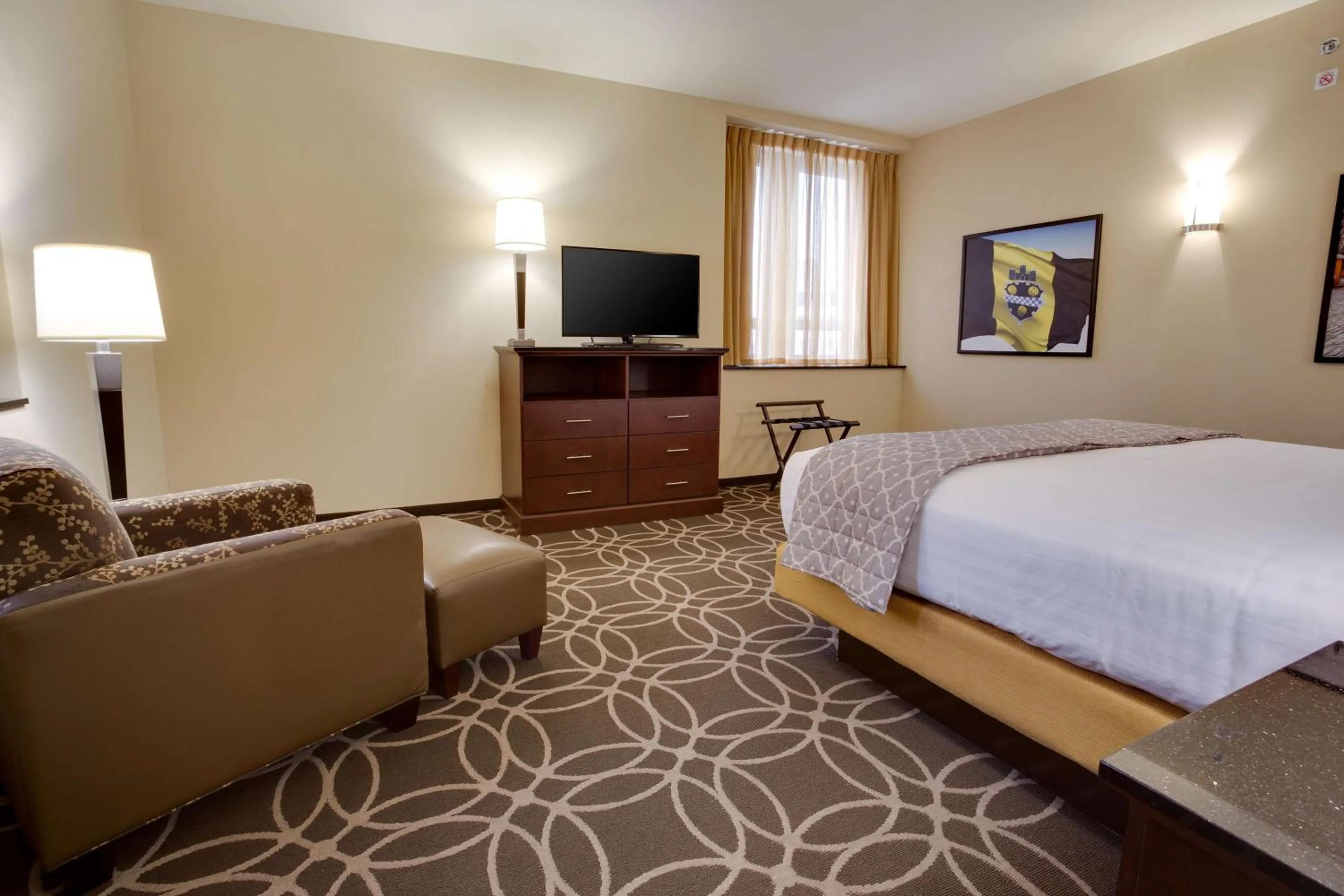 King Suite with Sofa Bed - Hearing Accessible in Drury Plaza Hotel Pittsburgh Downtown