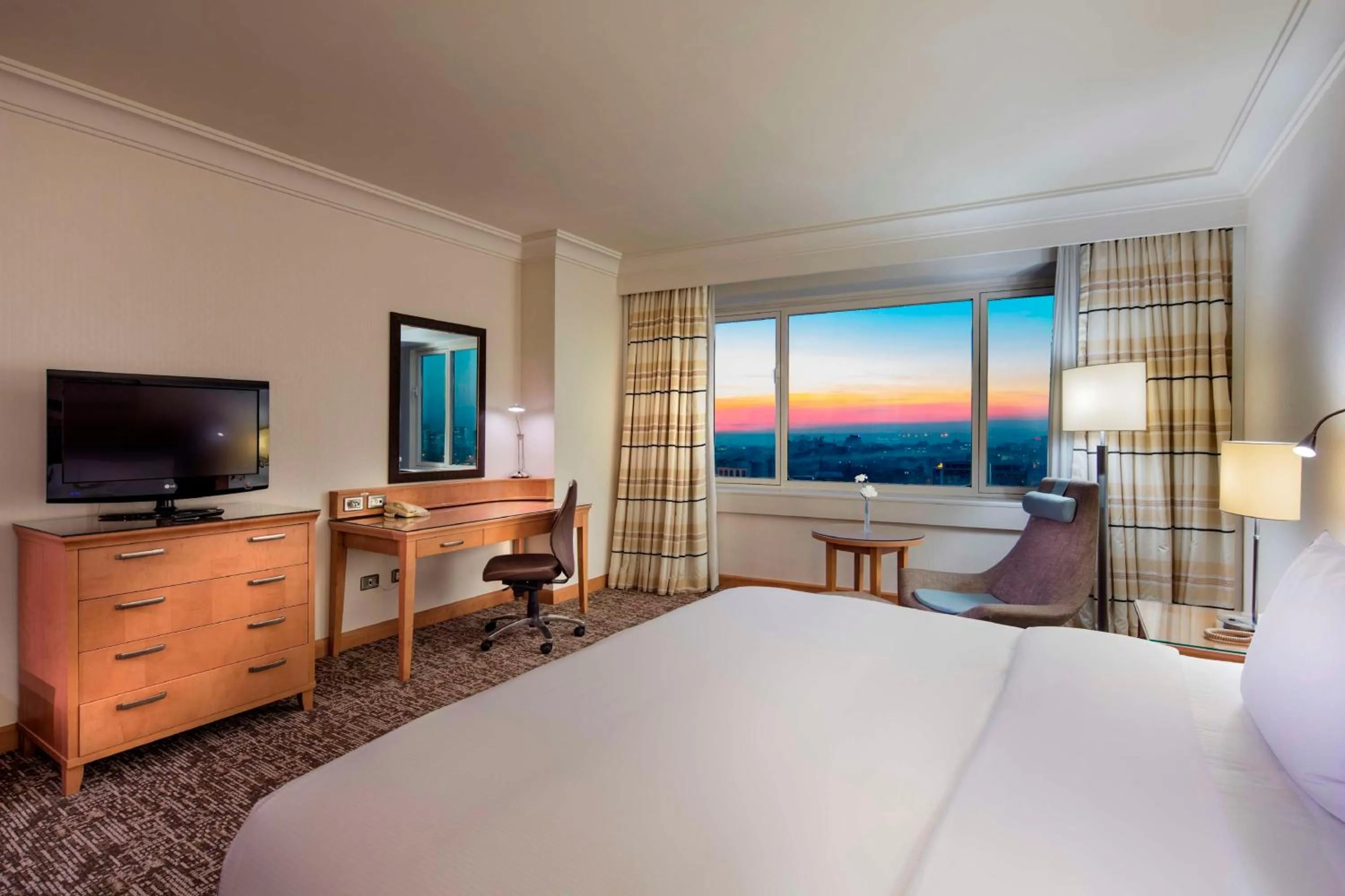 King City View Guest Room in Adana HiltonSA Hotel