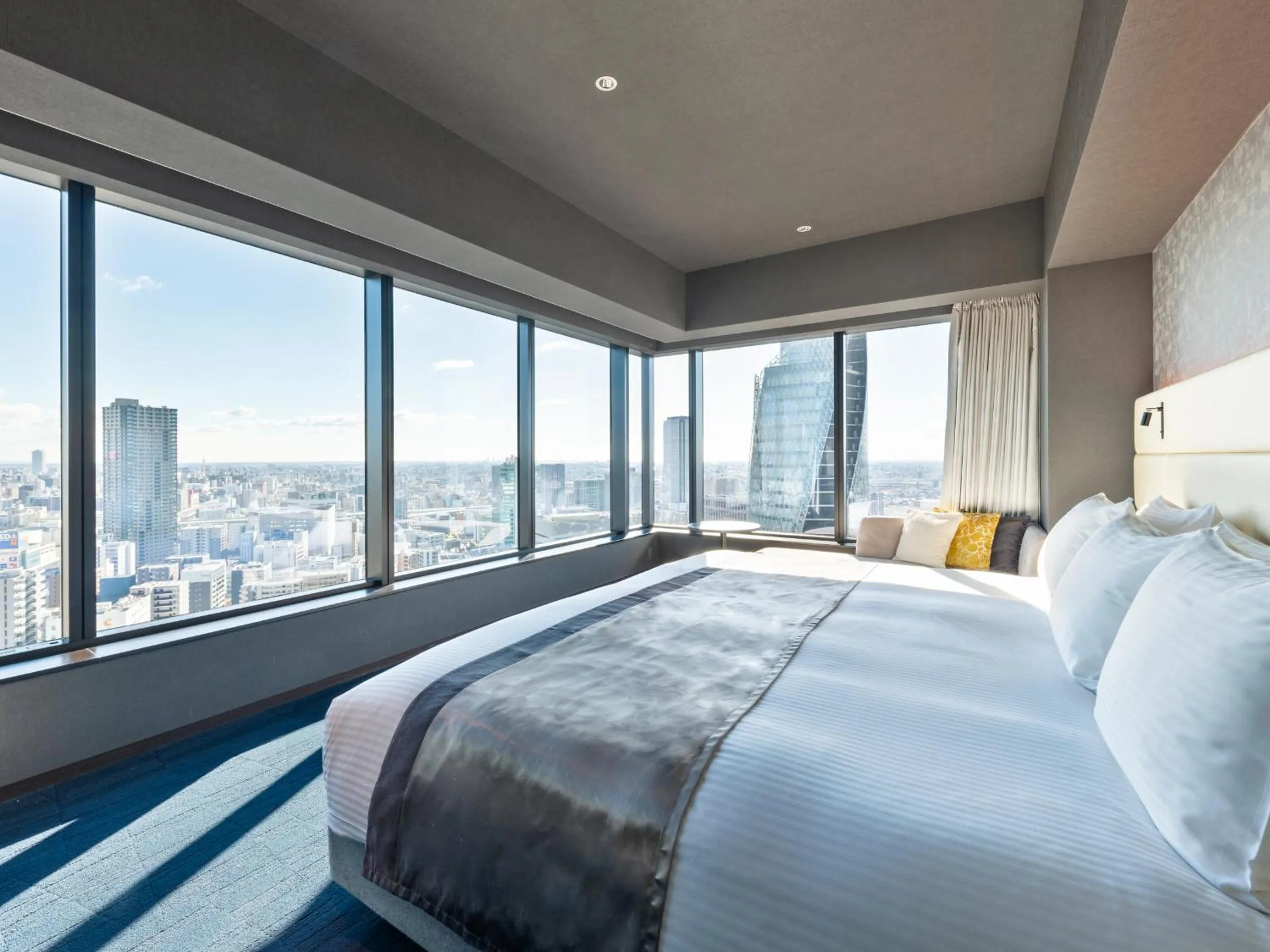 Deluxe Room View Bath 1 bed Wide King - Non-Smoking in Mitsui Garden Hotel Nagoya Premier