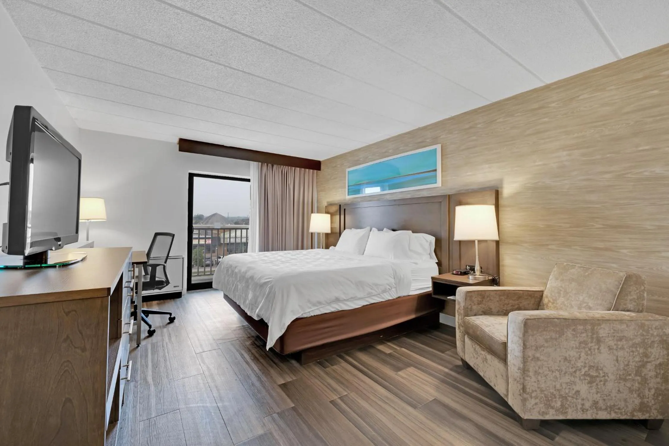 Standard King Room with River View in Holiday Inn Hotel Peterborough Waterfront by IHG