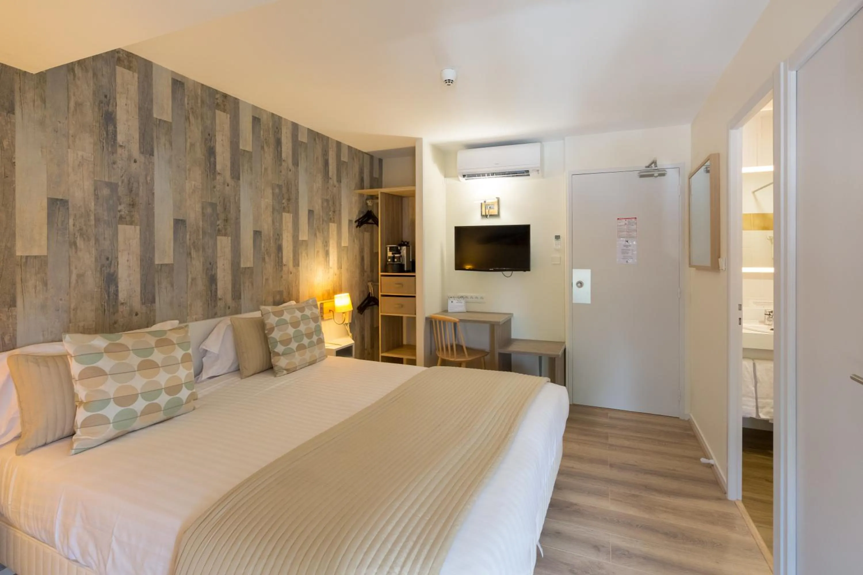 Comfort Room with Balcony in Pey La Tour - Logis Hôtels & Restaurant