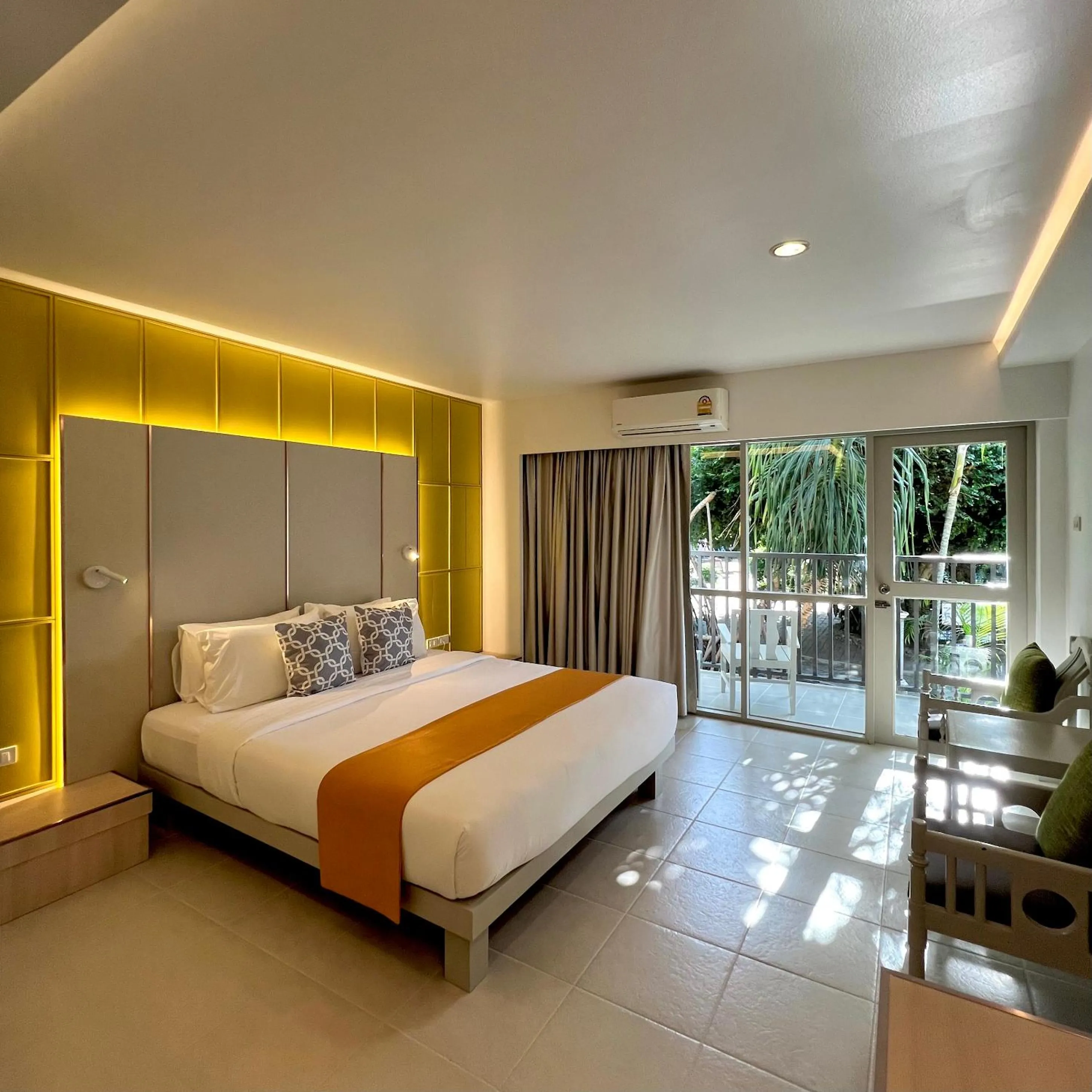 Superior Room - single occupancy - Pool View in Sunshine Garden Resort