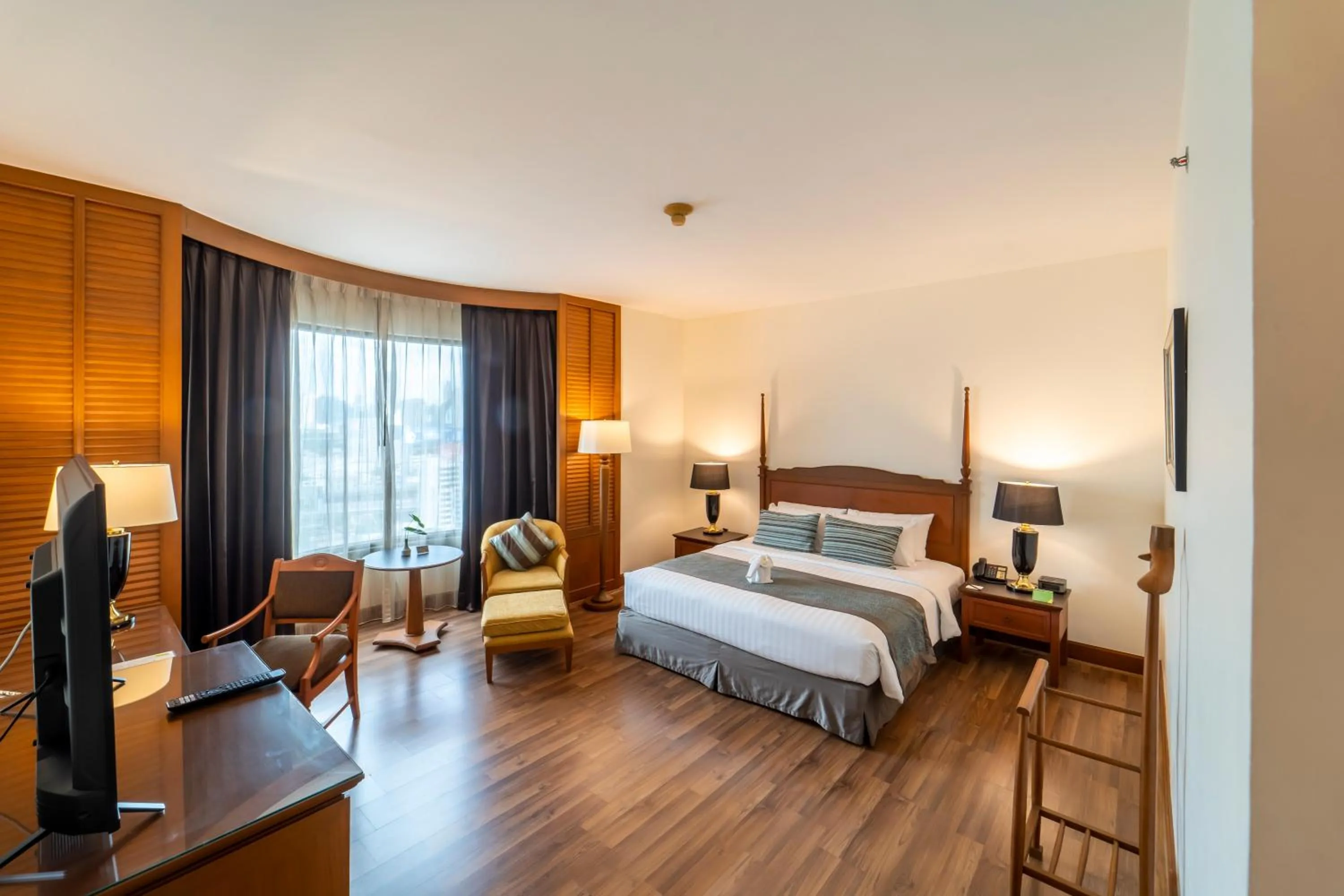 Grand Deluxe Room in Century Park Hotel