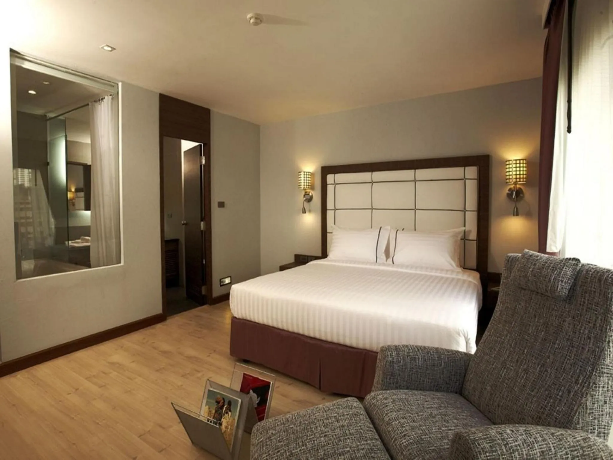 Deluxe Double Room - single occupancy in Sukhumvit Suites Hotel