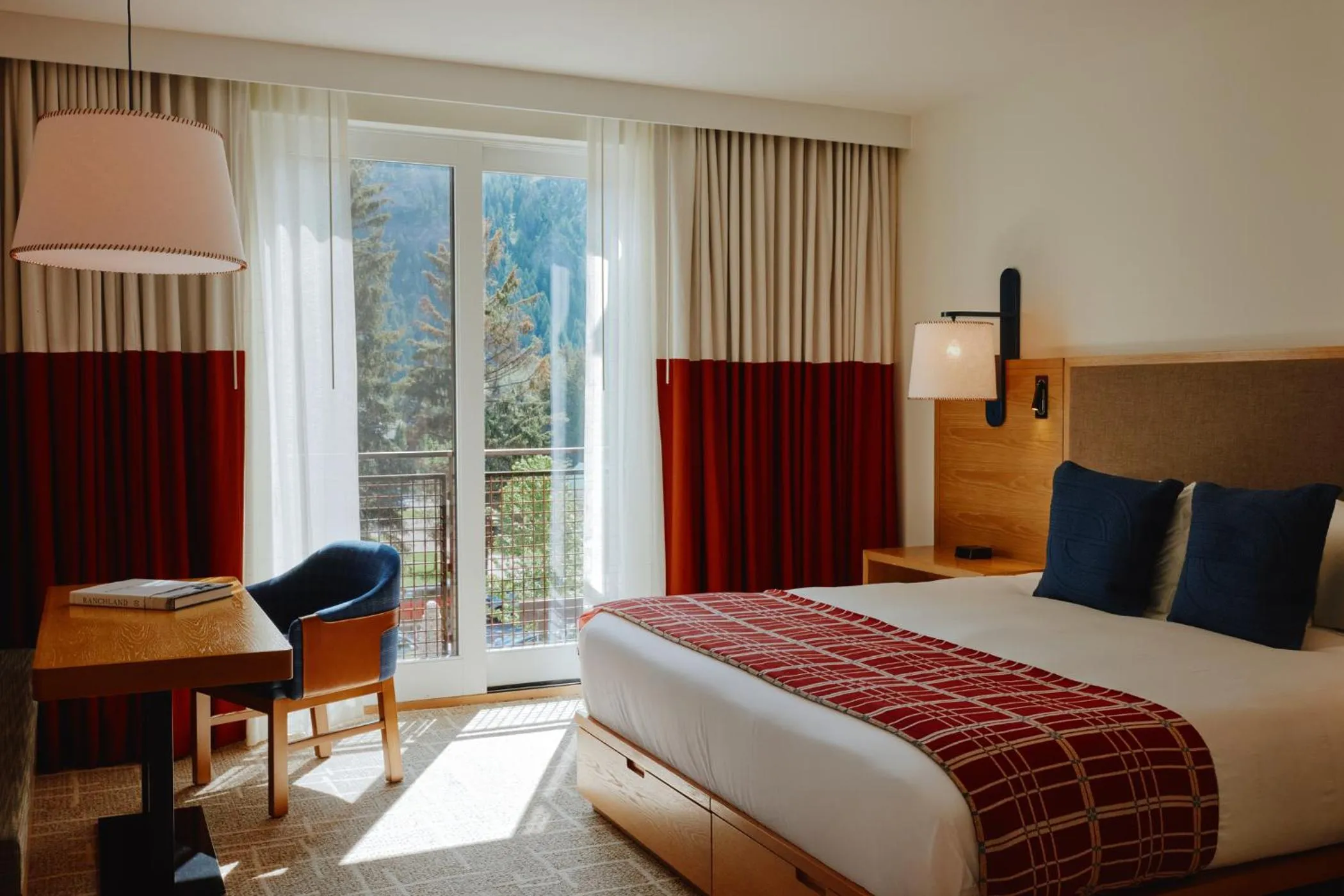 Grand Deluxe King Room in Limelight Hotel Ketchum
