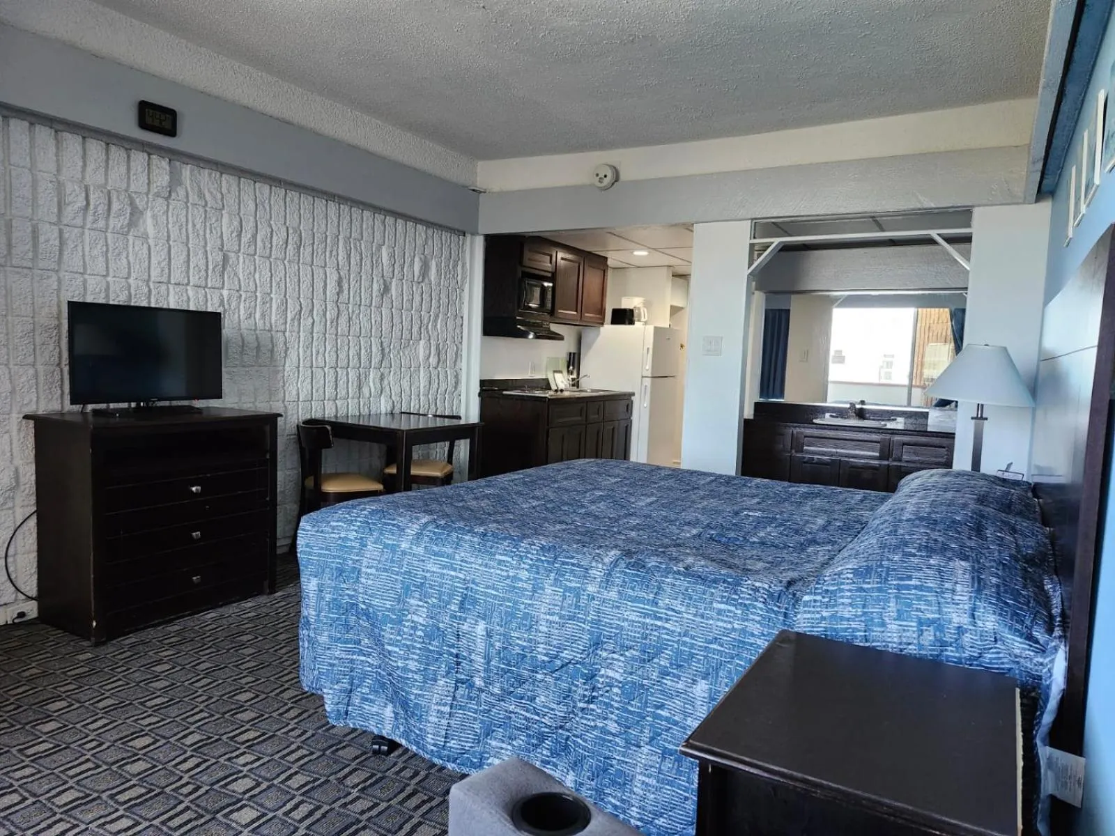 King Suite with North Partial Ocean View in Padre South Hotel On The Beach