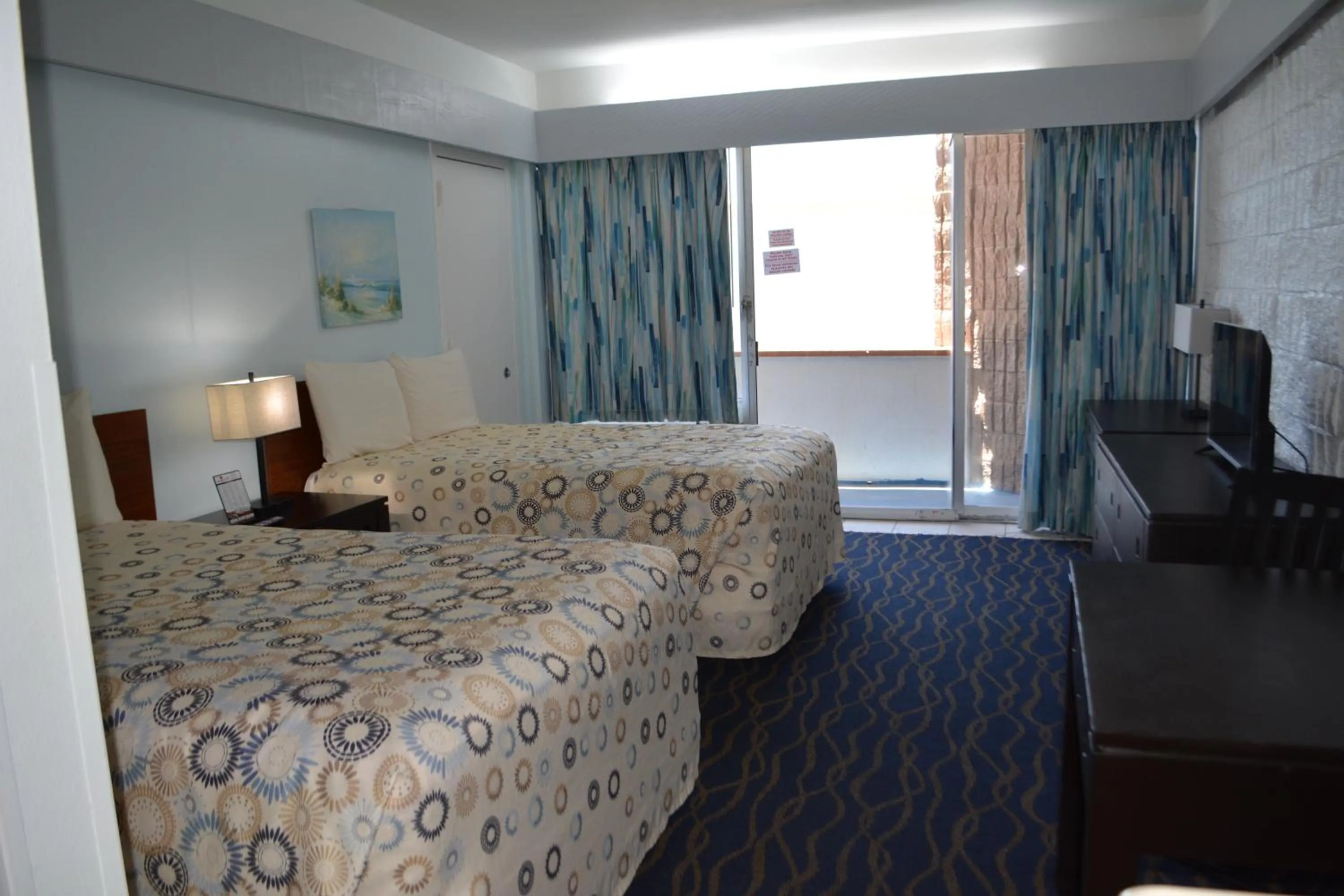 Standard Room with Two Double Beds with North Partial Ocean View in Padre South Hotel On The Beach