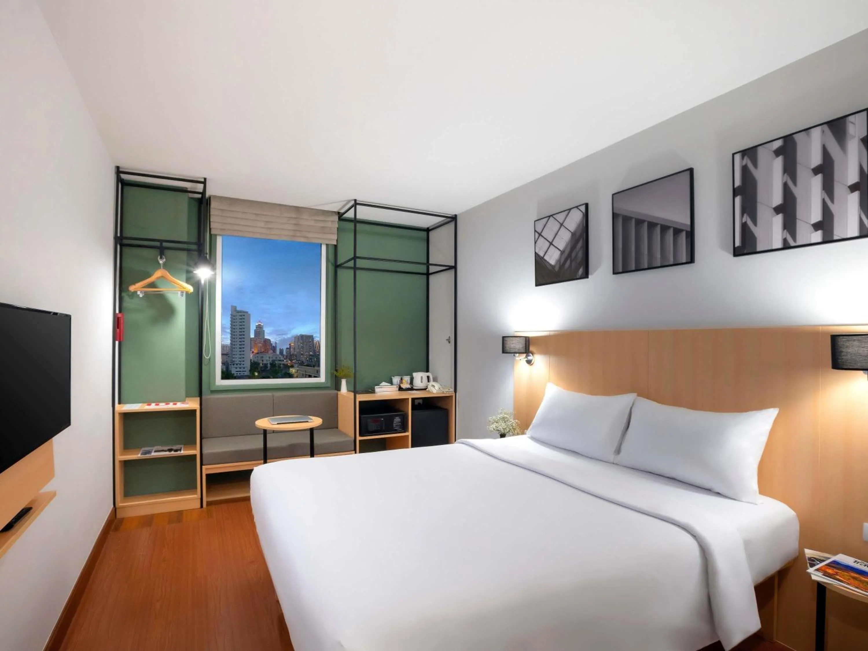 Superior Queen Room in Ibis Bangkok Sukhumvit 4