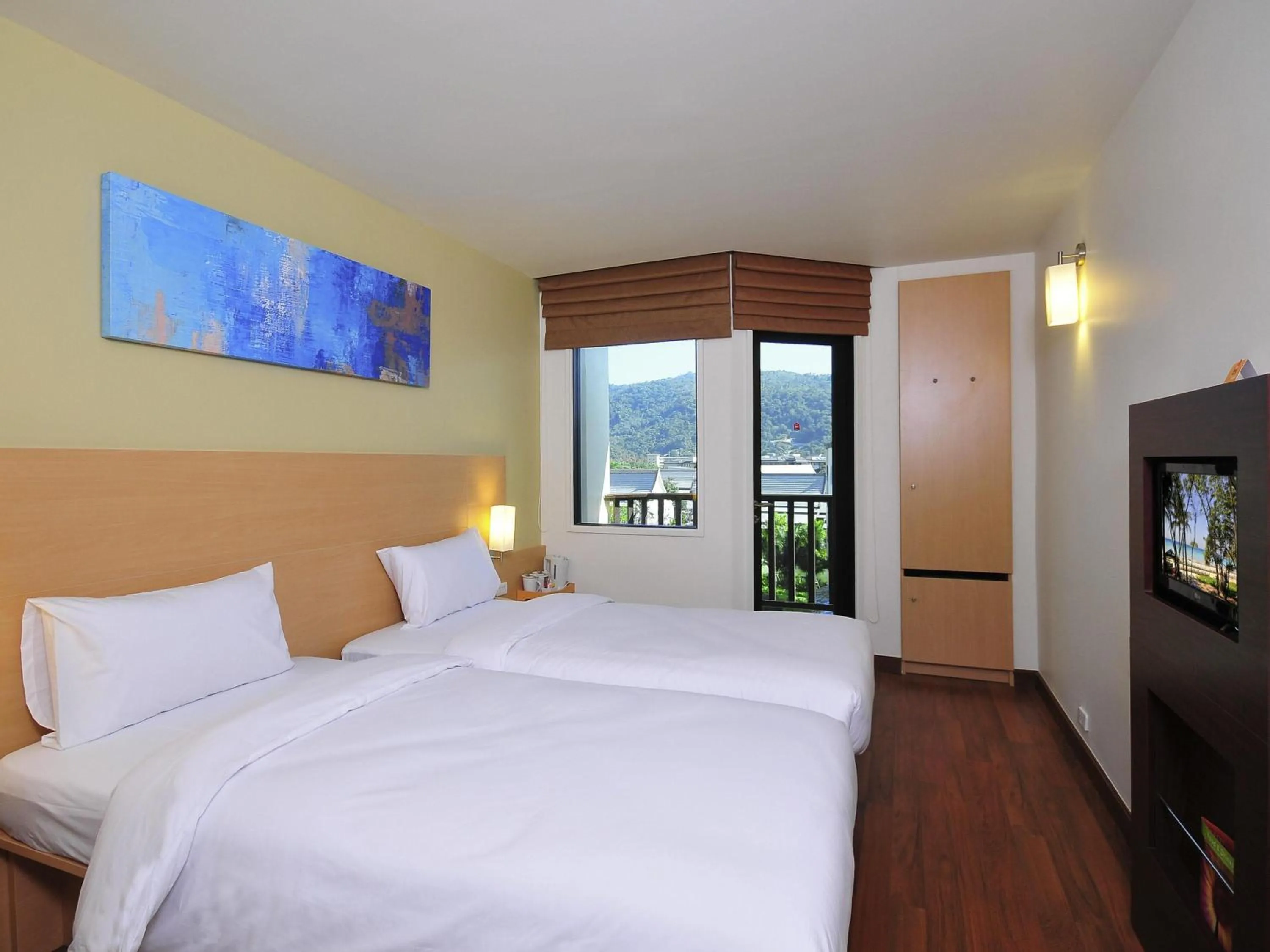 Standard Twin Room in Ibis Phuket Kata