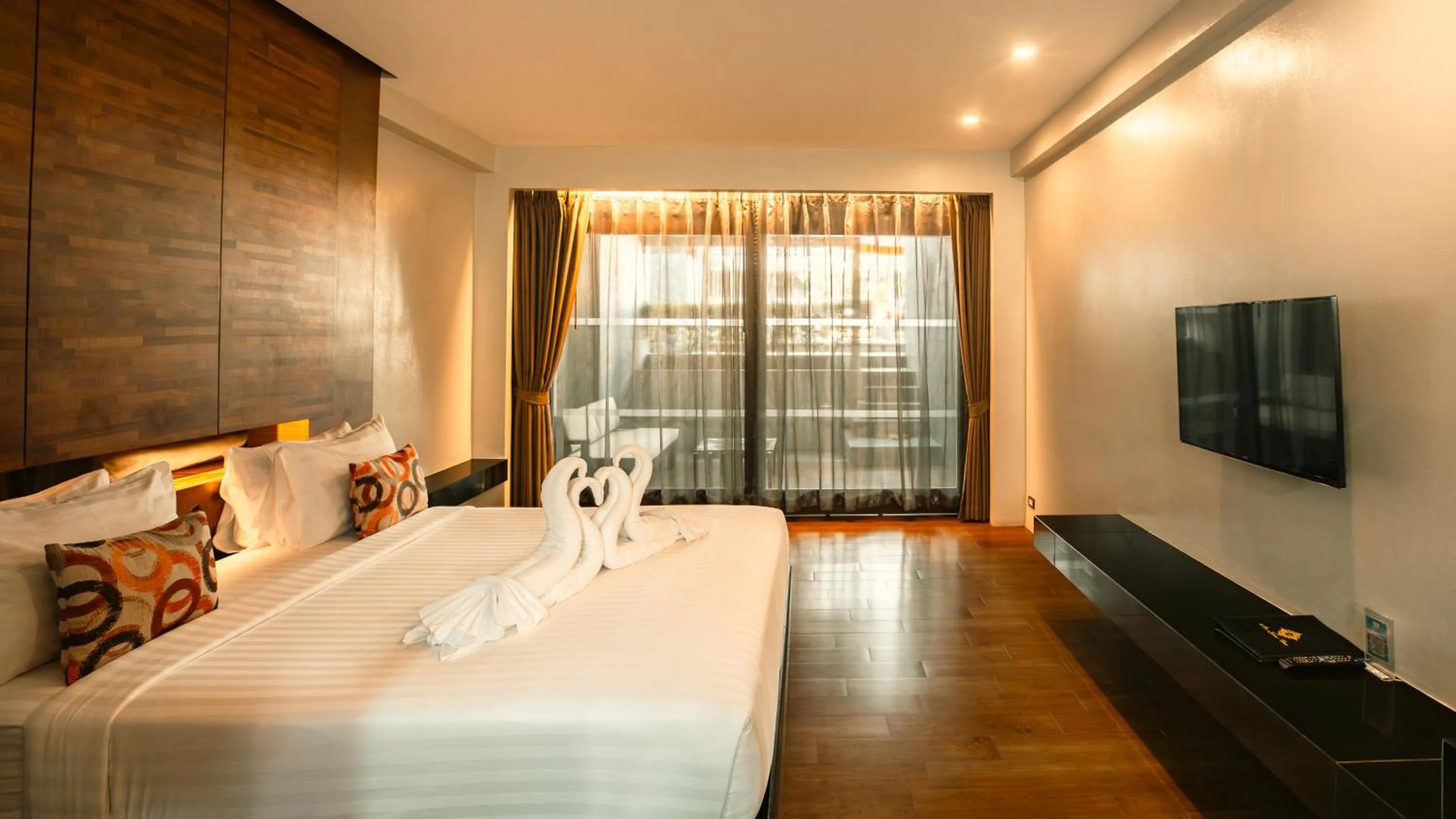 Deluxe King or Twin Room with Pool Access in Am Samui Palace