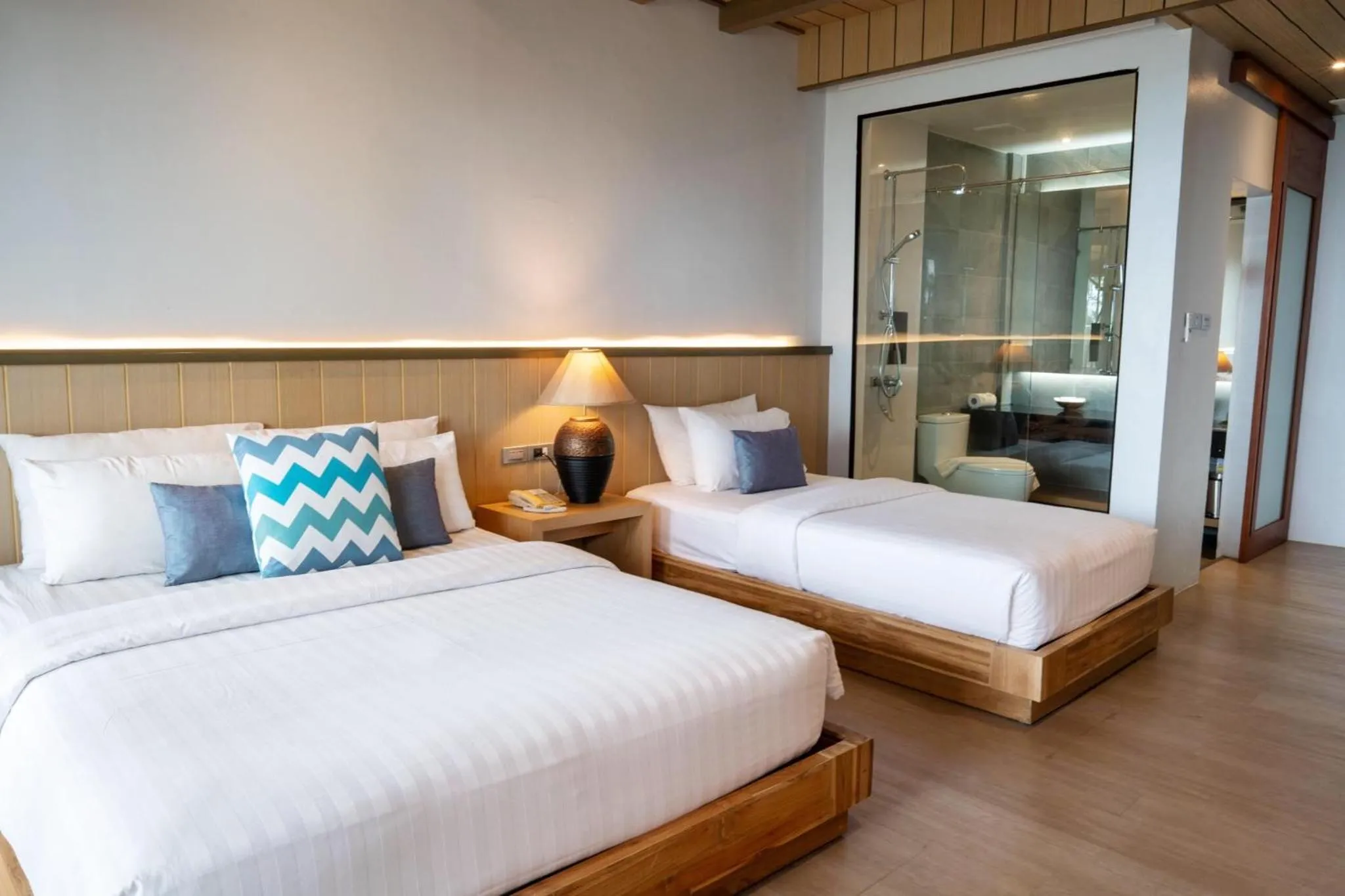 Deluxe Room in Coral Cliff Beach Resort Samui - SHA Plus
