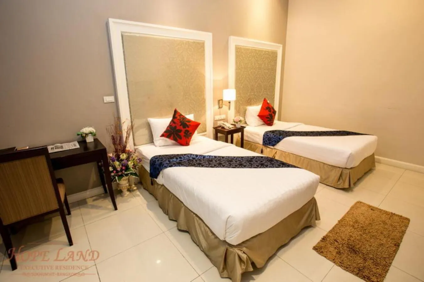 Deluxe Twin Room in Hope Land Hotel 46/1