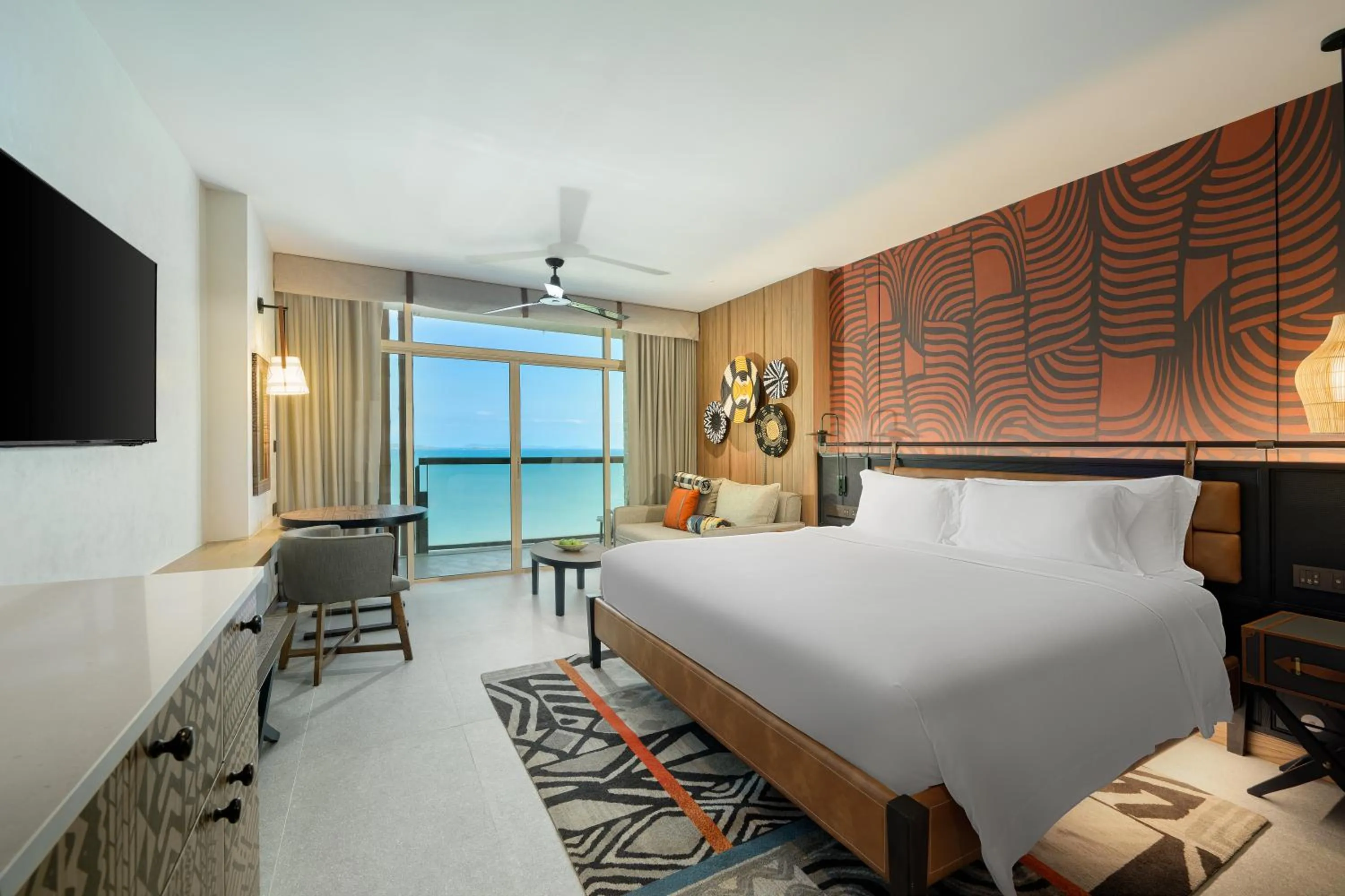 Premium Explorer King in Centara Grand Mirage Beach Resort Pattaya