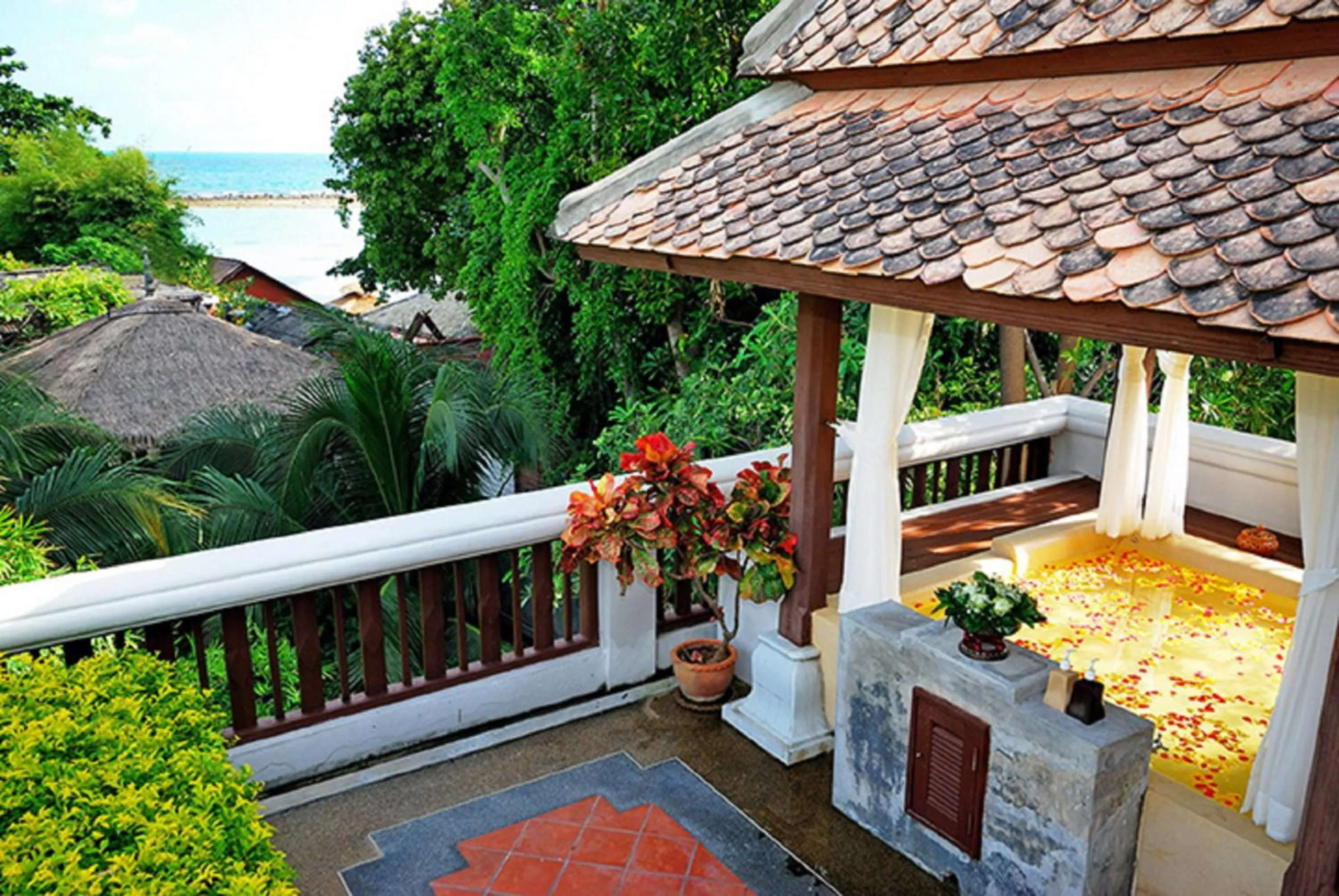 Royal Suite with Sea View in Muang Samui Spa Resort
