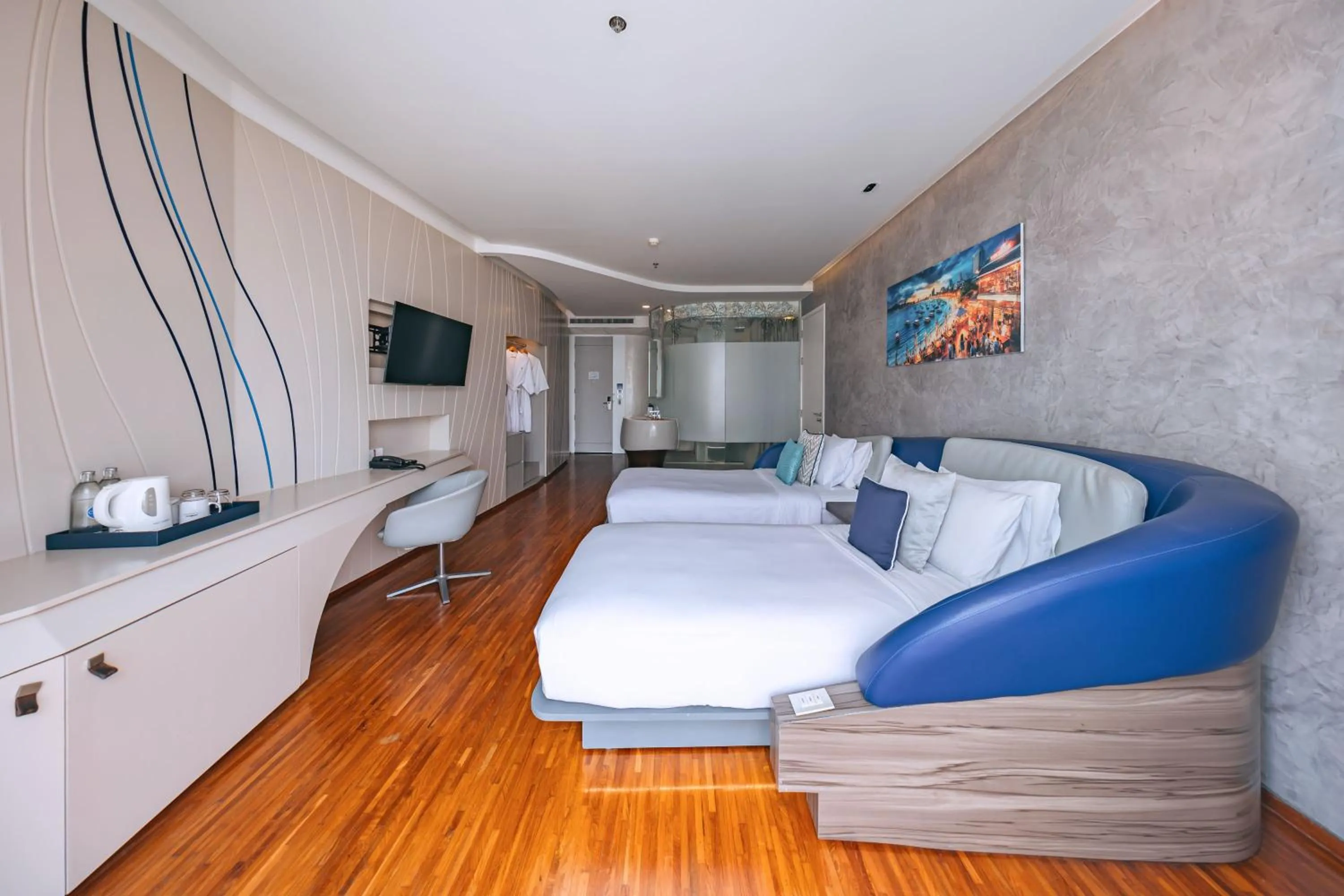 Deluxe Twin Room with Pool View in Hotel Baraquda Heeton Pattaya by Compass Hospitality
